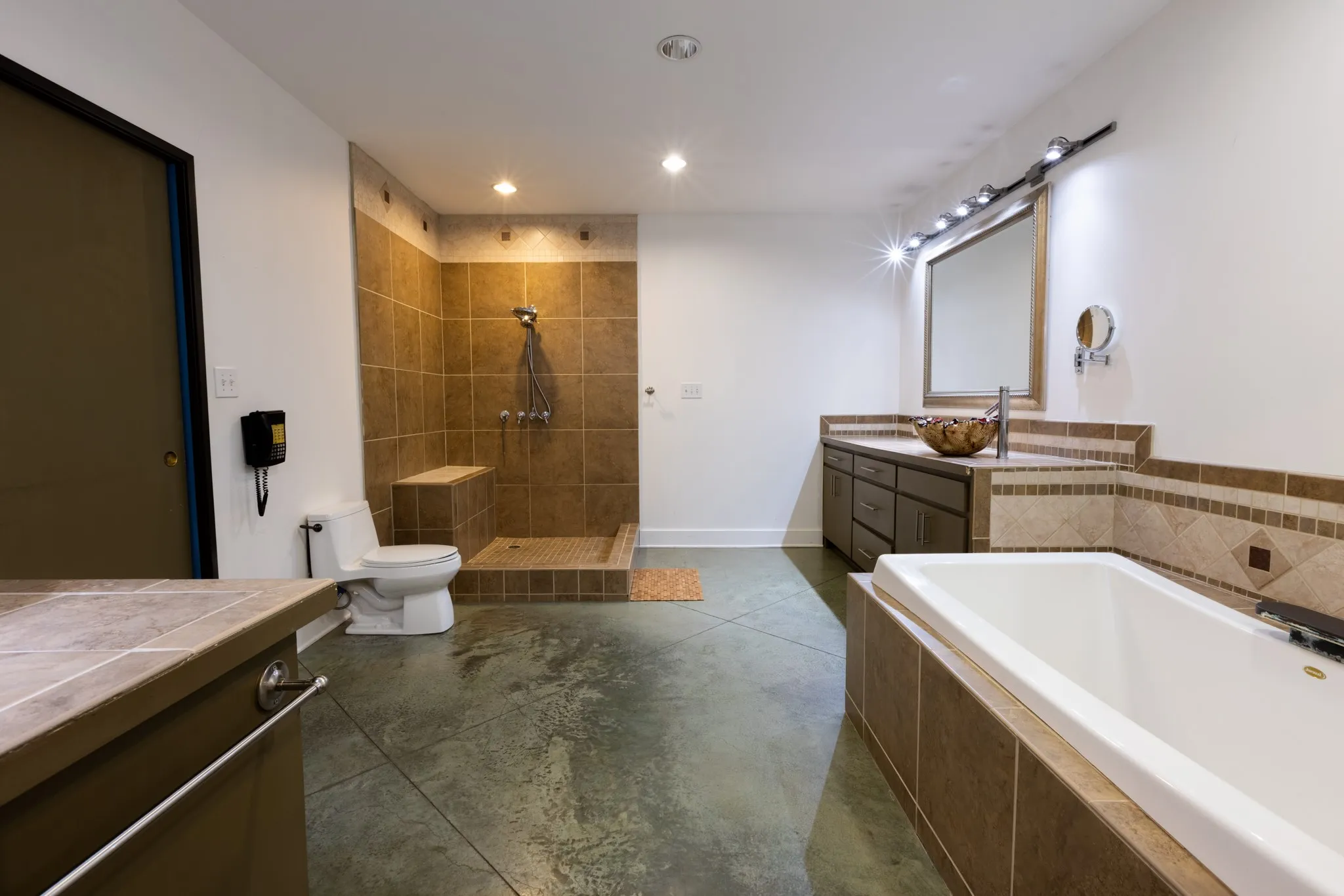 Primary Bath with soaking tub, open shower and two separate vanities.
