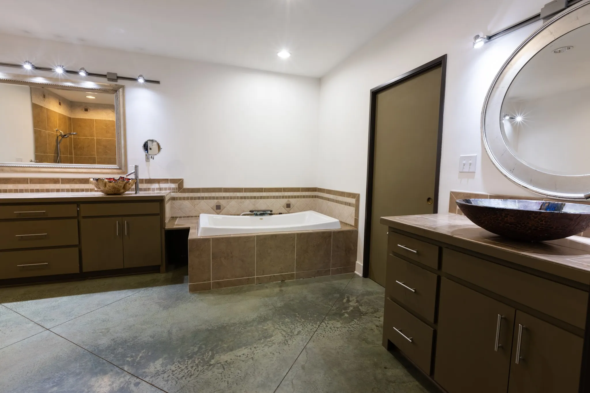 Primary Bath with soaking tub, open shower and two separate vanities.