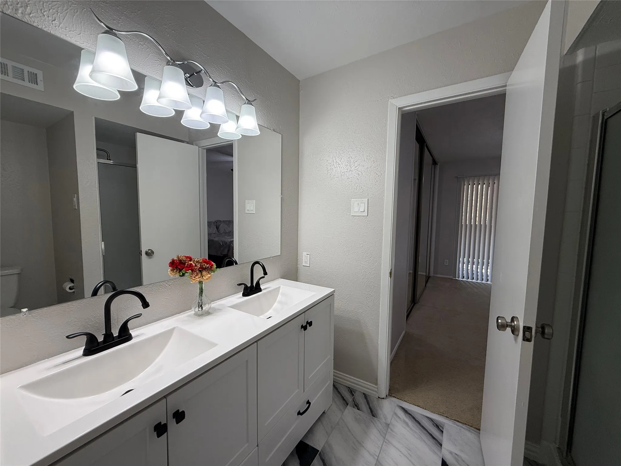 Condominium For Sale in Dallas County , 4565 N O Connor Road 1303, Irving, Texas 75062, 3 Bedroom, 3 Bathroom, 2 Garage spaces, 1,639 Sqft, built in 1975, mls#21248494, Real Estate Agent in Irving, Homes For Sale in Dallas county, Homes For Sale in Irving, Realtor in Irving Texas, Real Estate Brokerage Independent Realty Texas, Luminita Cordes Realtor