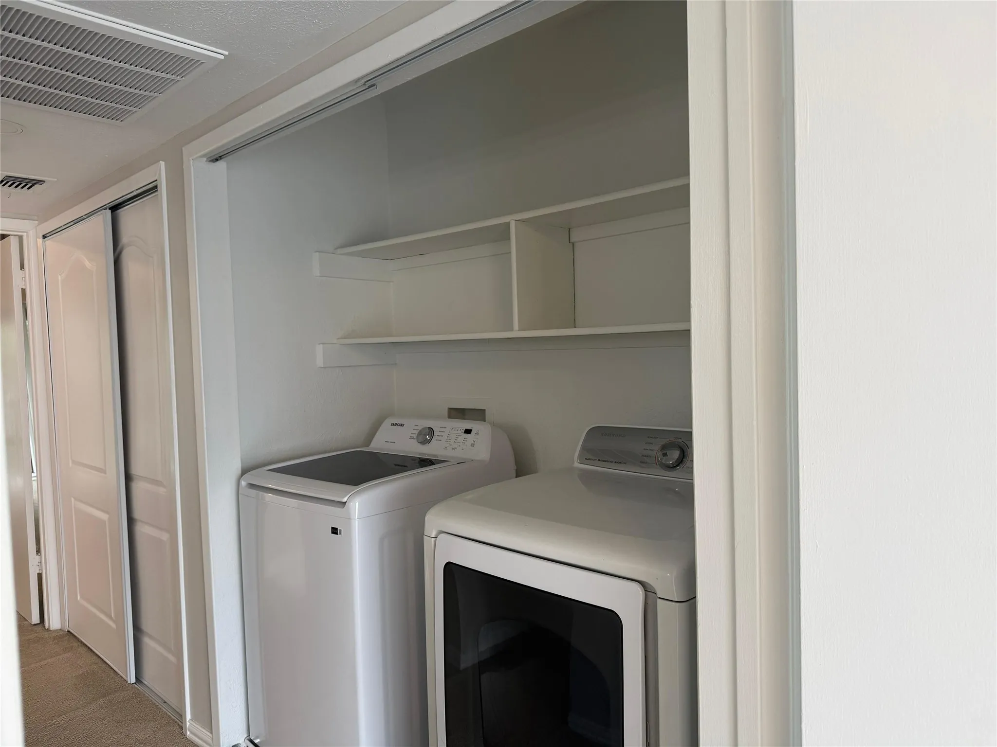 Condominium For Sale in Dallas County , 4565 N O Connor Road 1303, Irving, Texas 75062, 3 Bedroom, 3 Bathroom, 2 Garage spaces, 1,639 Sqft, built in 1975, mls#21248494, Real Estate Agent in Irving, Homes For Sale in Dallas county, Homes For Sale in Irving, Realtor in Irving Texas, Real Estate Brokerage Independent Realty Texas, Luminita Cordes Realtor