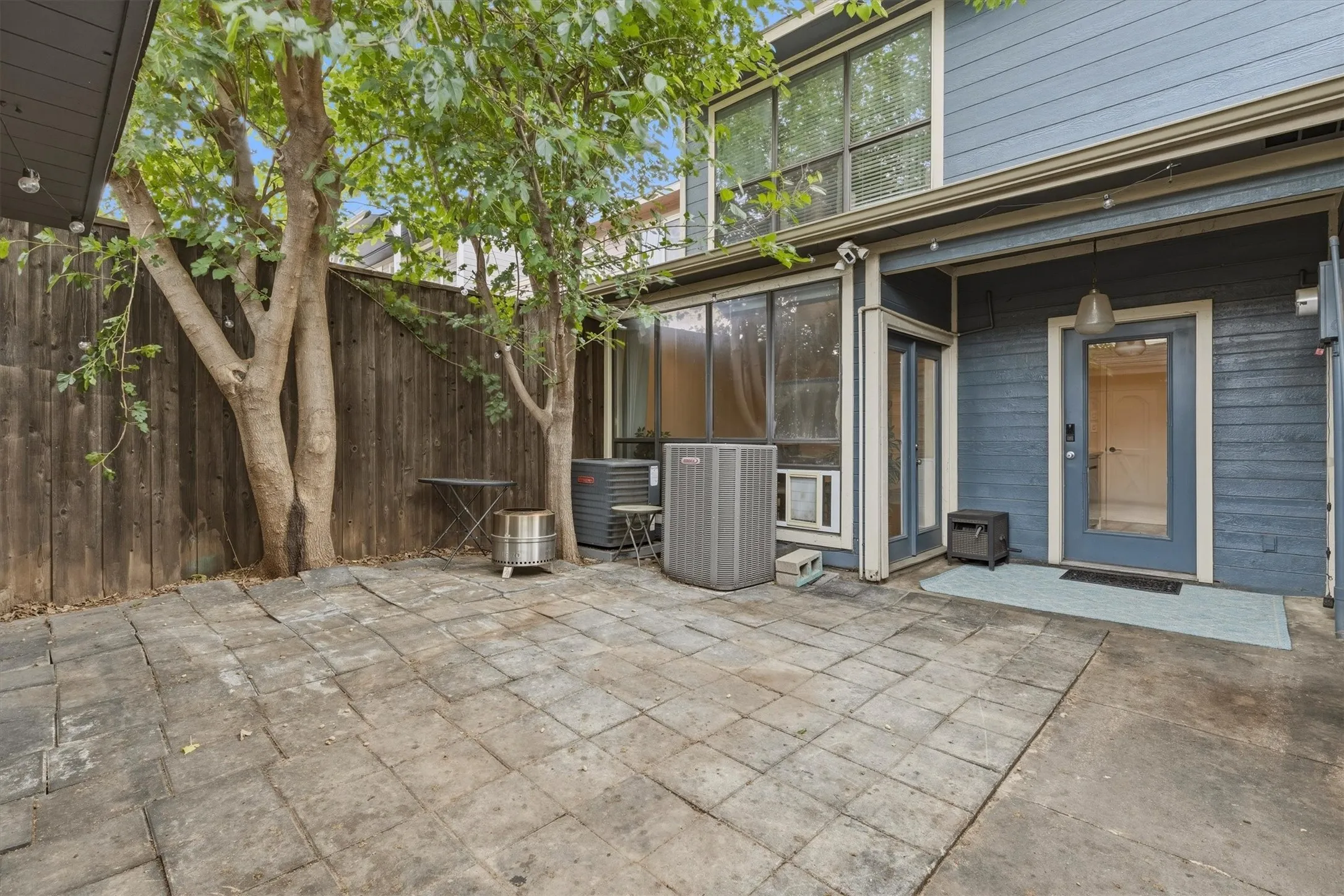 Townhouse For Sale in Dallas County , 543 Josephine Street, Dallas, Texas 75246, 2 Bedroom, 3 Bathroom, Garage spaces, 1,569 Sqft, built in 1985, mls#21249461, Real Estate Agent in Dallas, Homes For Sale in Dallas county, Homes For Sale in Dallas, Realtor in Dallas Texas, Real Estate Brokerage Independent Realty Texas, Luminita Cordes Realtor