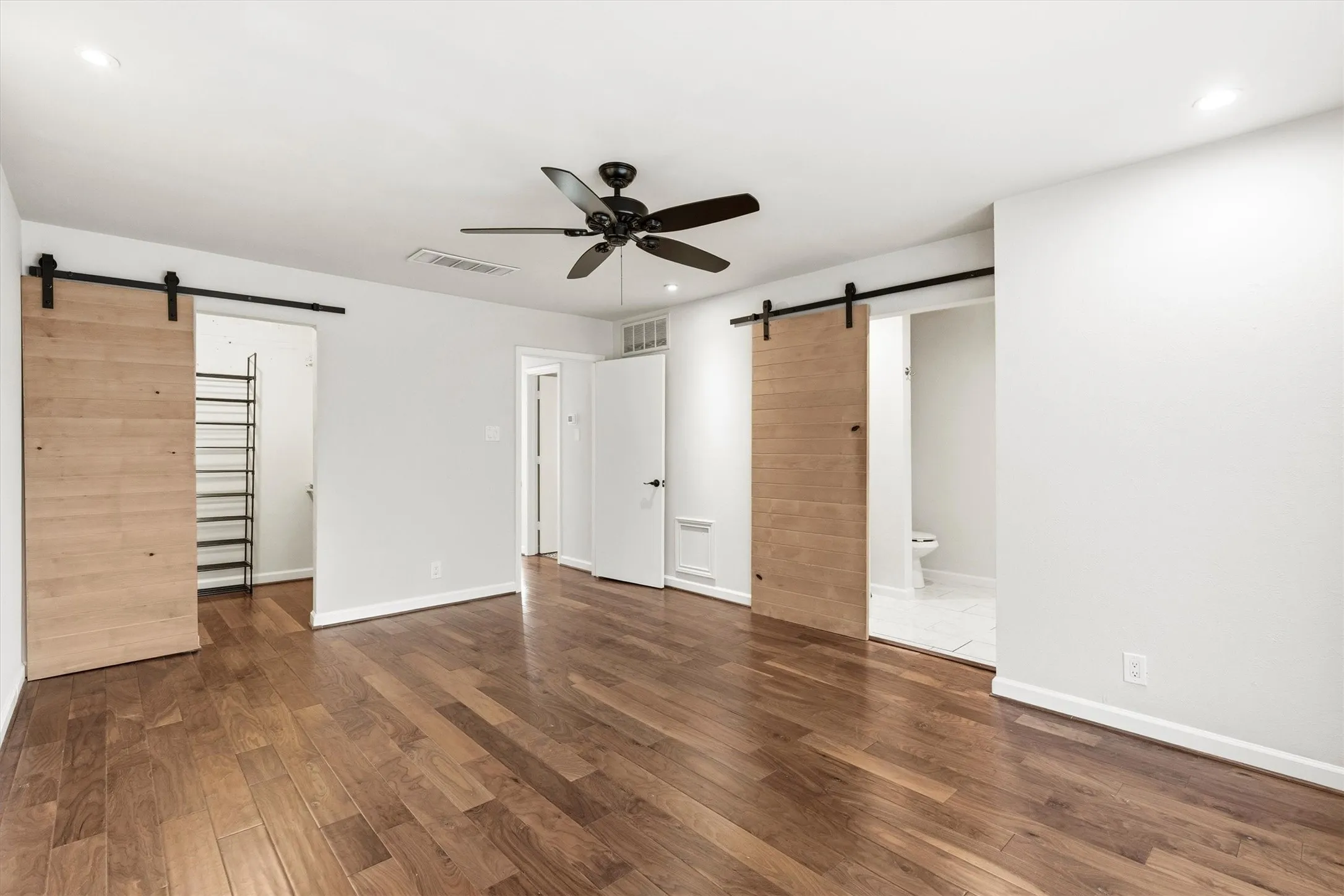 Townhouse For Sale in Dallas County , 543 Josephine Street, Dallas, Texas 75246, 2 Bedroom, 3 Bathroom, Garage spaces, 1,569 Sqft, built in 1985, mls#21249461, Real Estate Agent in Dallas, Homes For Sale in Dallas county, Homes For Sale in Dallas, Realtor in Dallas Texas, Real Estate Brokerage Independent Realty Texas, Luminita Cordes Realtor