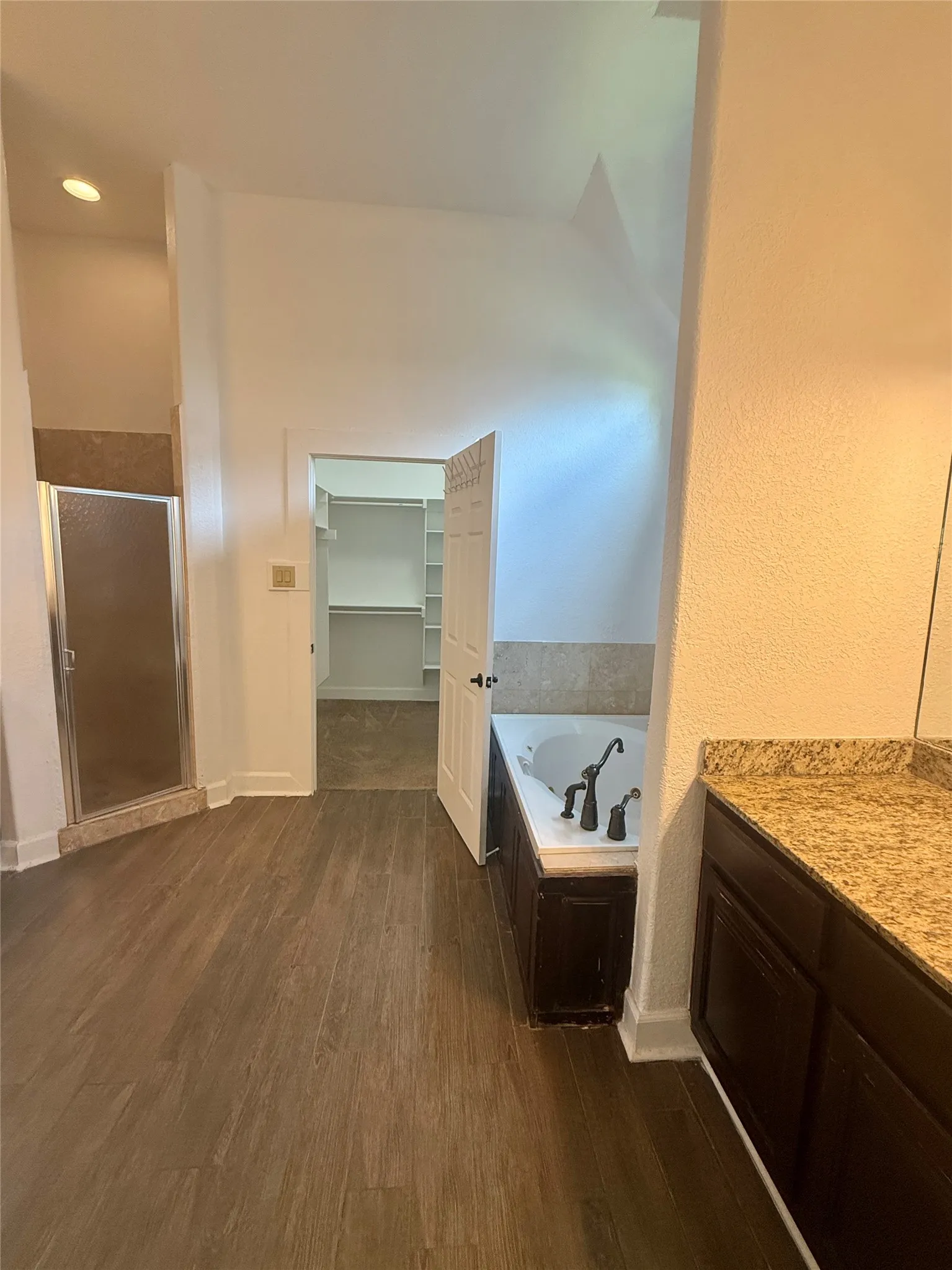 Single Family Residence For Rent in Dallas County , 5235 Willis Avenue, Dallas, Texas 75206, 6 Bedroom, 4 Bathroom, 3 Garage spaces, 4,183 Sqft, built in 2005, mls#21250674, Real Estate Agent in Dallas, Homes For Rent in Dallas county, Homes For Rent in Dallas, Realtor in Dallas Texas, Real Estate Brokerage Independent Realty Texas, Luminita Cordes Realtor