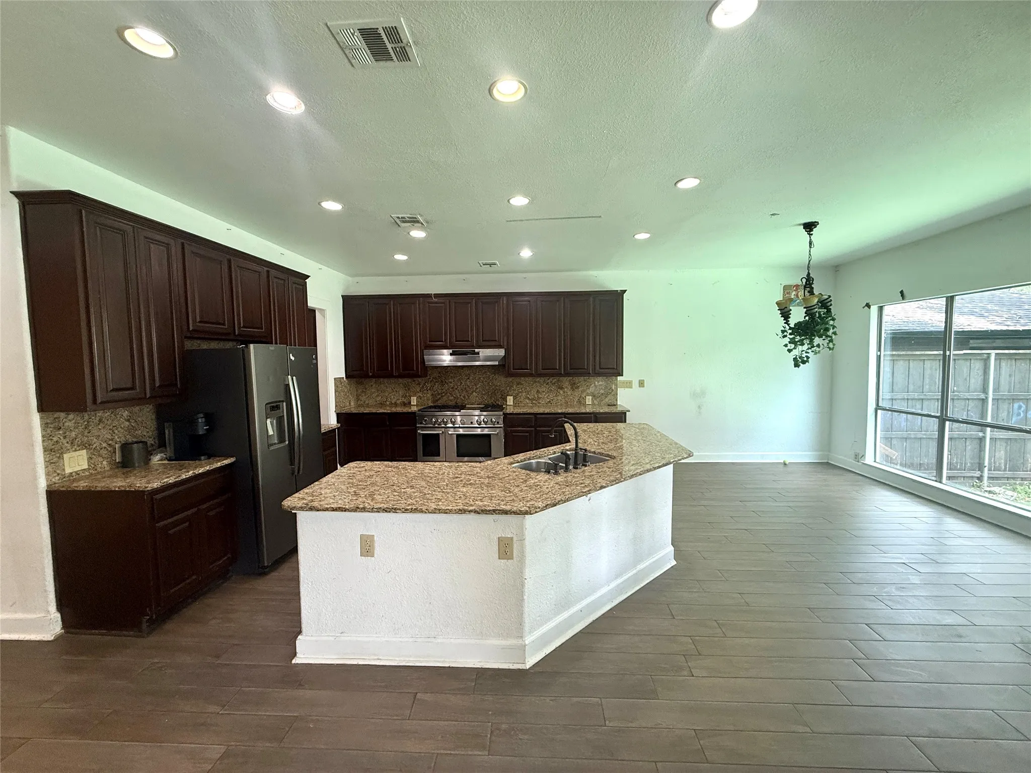 Single Family Residence For Rent in Dallas County , 5235 Willis Avenue, Dallas, Texas 75206, 6 Bedroom, 4 Bathroom, 3 Garage spaces, 4,183 Sqft, built in 2005, mls#21250674, Real Estate Agent in Dallas, Homes For Rent in Dallas county, Homes For Rent in Dallas, Realtor in Dallas Texas, Real Estate Brokerage Independent Realty Texas, Luminita Cordes Realtor