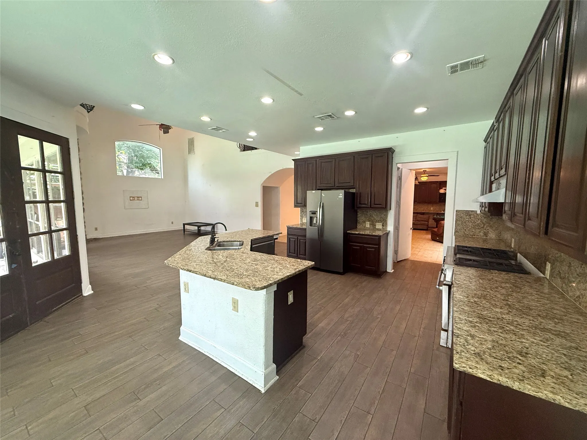 Single Family Residence For Rent in Dallas County , 5235 Willis Avenue, Dallas, Texas 75206, 6 Bedroom, 4 Bathroom, 3 Garage spaces, 4,183 Sqft, built in 2005, mls#21250674, Real Estate Agent in Dallas, Homes For Rent in Dallas county, Homes For Rent in Dallas, Realtor in Dallas Texas, Real Estate Brokerage Independent Realty Texas, Luminita Cordes Realtor
