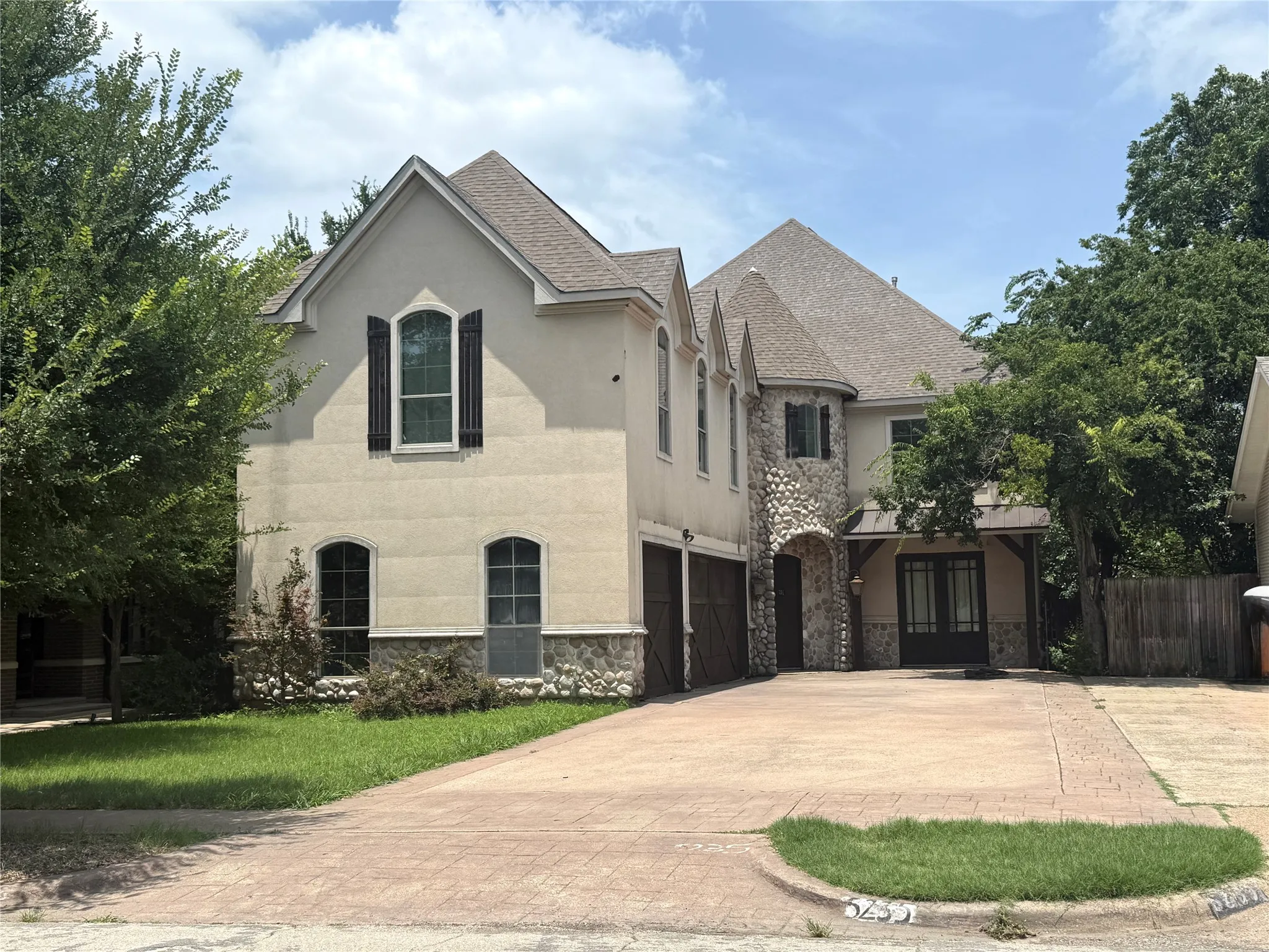 Single Family Residence For Rent in Dallas County , 5235 Willis Avenue, Dallas, Texas 75206, 6 Bedroom, 4 Bathroom, 3 Garage spaces, 4,183 Sqft, built in 2005, mls#21250674, Real Estate Agent in Dallas, Homes For Rent in Dallas county, Homes For Rent in Dallas, Realtor in Dallas Texas, Real Estate Brokerage Independent Realty Texas, Luminita Cordes Realtor