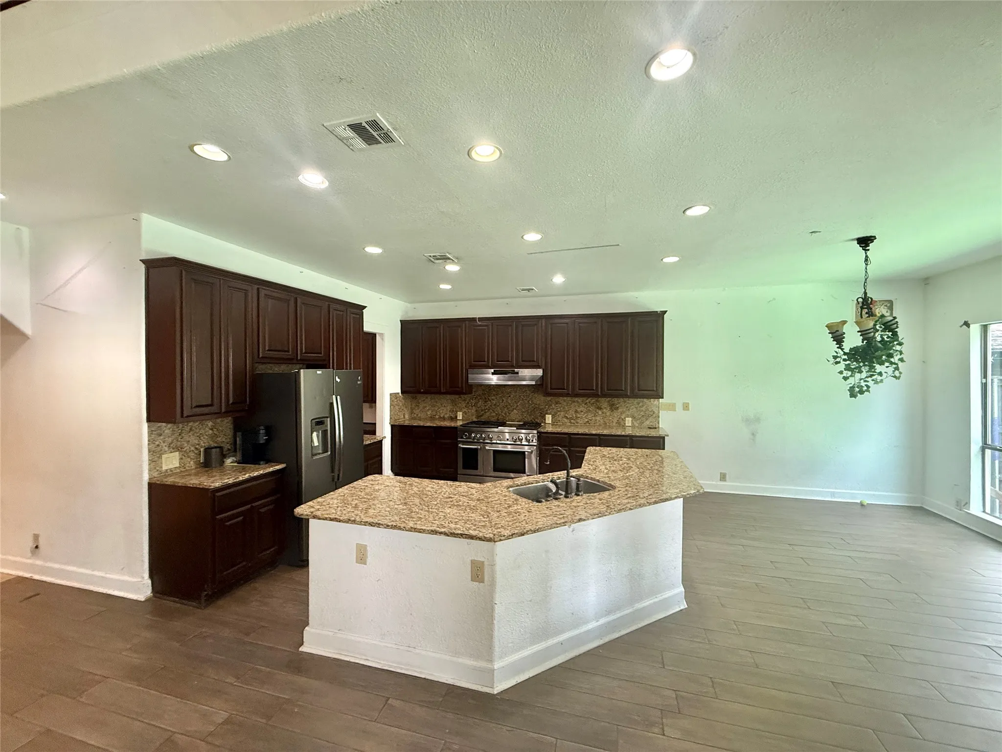 Single Family Residence For Rent in Dallas County , 5235 Willis Avenue, Dallas, Texas 75206, 6 Bedroom, 4 Bathroom, 3 Garage spaces, 4,183 Sqft, built in 2005, mls#21250674, Real Estate Agent in Dallas, Homes For Rent in Dallas county, Homes For Rent in Dallas, Realtor in Dallas Texas, Real Estate Brokerage Independent Realty Texas, Luminita Cordes Realtor