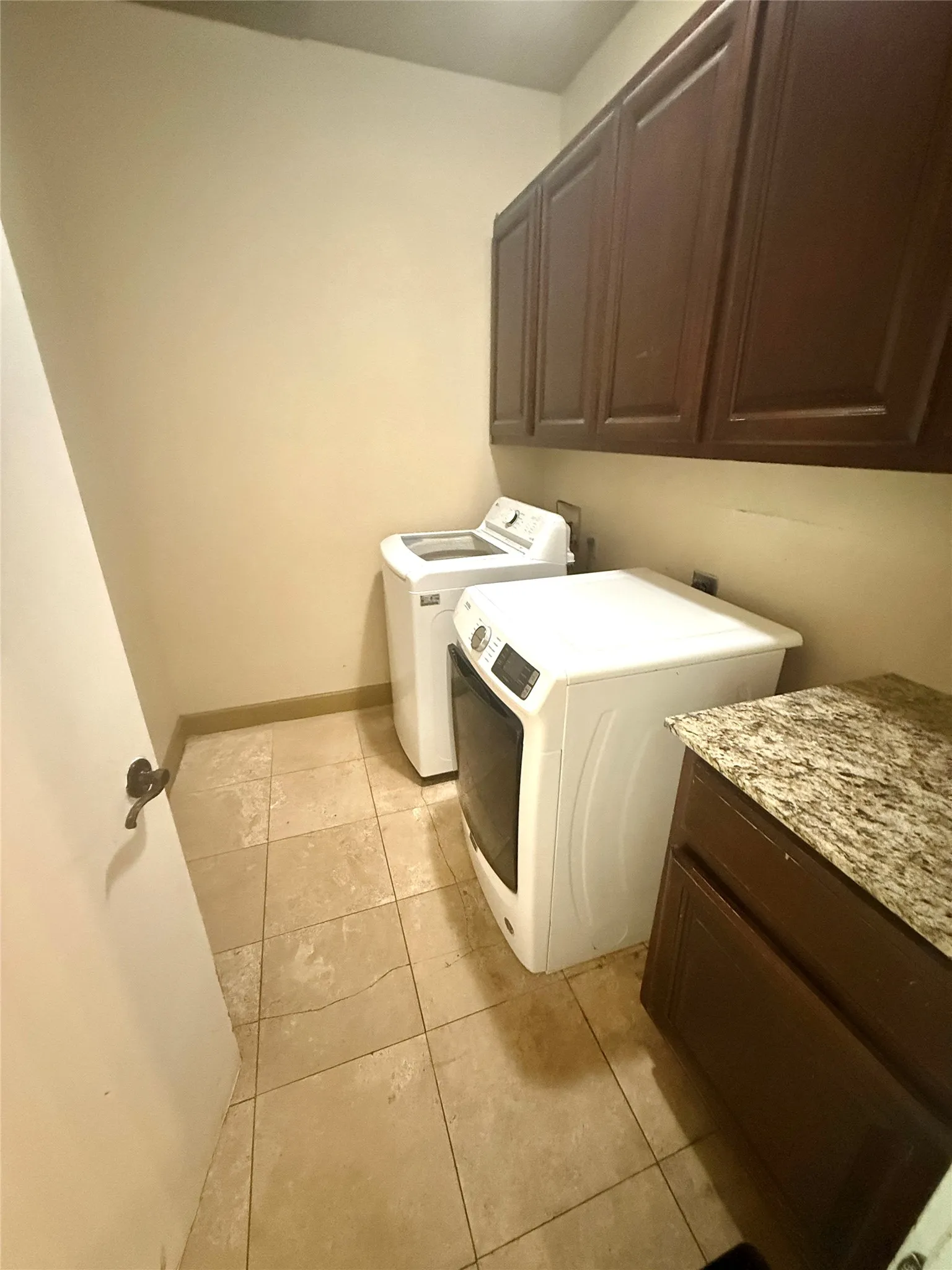 Single Family Residence For Rent in Dallas County , 5235 Willis Avenue, Dallas, Texas 75206, 6 Bedroom, 4 Bathroom, 3 Garage spaces, 4,183 Sqft, built in 2005, mls#21250674, Real Estate Agent in Dallas, Homes For Rent in Dallas county, Homes For Rent in Dallas, Realtor in Dallas Texas, Real Estate Brokerage Independent Realty Texas, Luminita Cordes Realtor