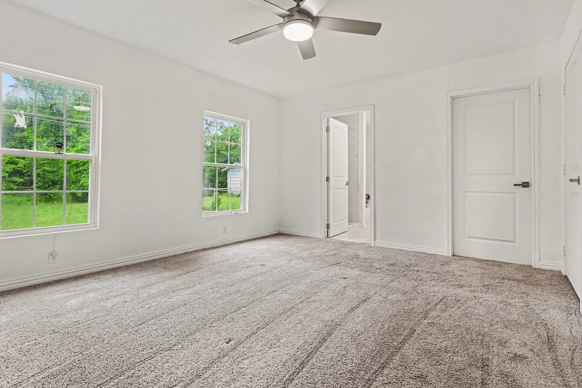 Single Family Residence For Sale in Hunt County , 2610 Hillcrest Avenue, Greenville, Texas 75402, 3 Bedroom, 2 Bathroom, 1 Garage spaces, 1,879 Sqft, built in 1955, Preowned, mls#21246575, Real Estate Agent in Greenville, Homes For Sale in Hunt county, Homes For Sale in Greenville, Realtor in Greenville Texas, Real Estate Brokerage Independent Realty Texas, Luminita Cordes Realtor