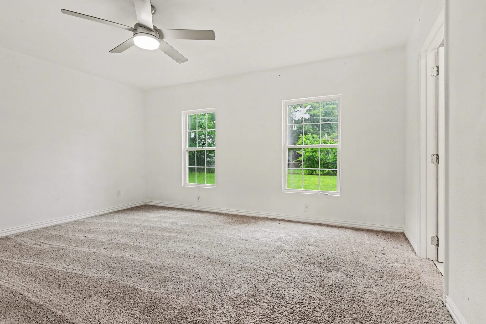 Single Family Residence For Sale in Hunt County , 2610 Hillcrest Avenue, Greenville, Texas 75402, 3 Bedroom, 2 Bathroom, 1 Garage spaces, 1,879 Sqft, built in 1955, Preowned, mls#21246575, Real Estate Agent in Greenville, Homes For Sale in Hunt county, Homes For Sale in Greenville, Realtor in Greenville Texas, Real Estate Brokerage Independent Realty Texas, Luminita Cordes Realtor