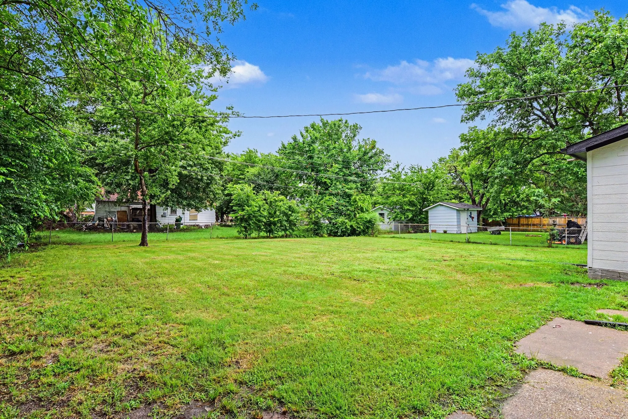 Single Family Residence For Sale in Hunt County , 2610 Hillcrest Avenue, Greenville, Texas 75402, 3 Bedroom, 2 Bathroom, 1 Garage spaces, 1,879 Sqft, built in 1955, Preowned, mls#21246575, Real Estate Agent in Greenville, Homes For Sale in Hunt county, Homes For Sale in Greenville, Realtor in Greenville Texas, Real Estate Brokerage Independent Realty Texas, Luminita Cordes Realtor