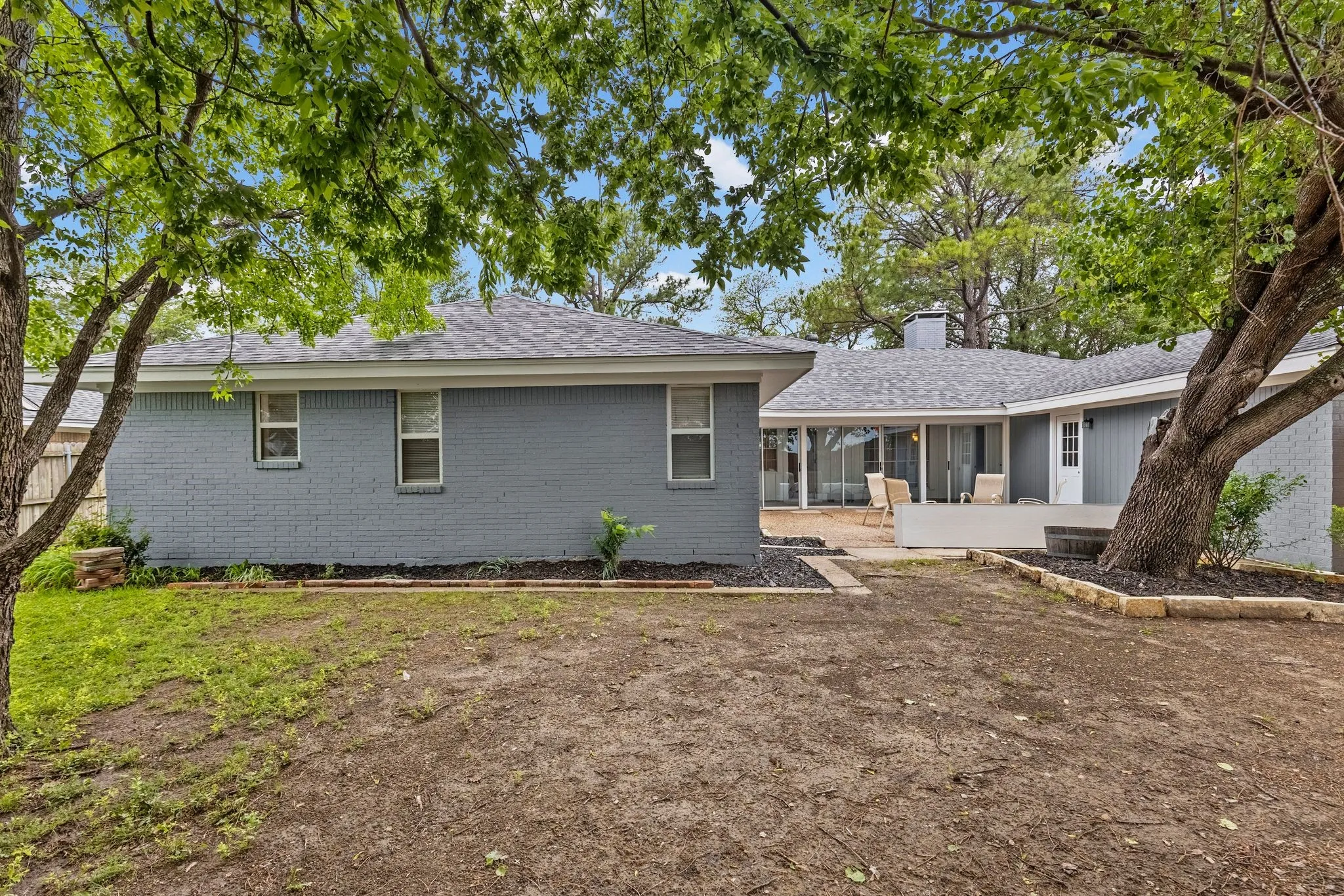 Single Family Residence For Sale in Hunt County , 6307 Villa Fontana Street, Greenville, Texas 75402, 3 Bedroom, 2 Bathroom, 2 Garage spaces, 3,144 Sqft, built in 1965, mls#21250773, Real Estate Agent in Greenville, Homes For Sale in Hunt county, Homes For Sale in Greenville, Realtor in Greenville Texas, Real Estate Brokerage Independent Realty Texas, Luminita Cordes Realtor