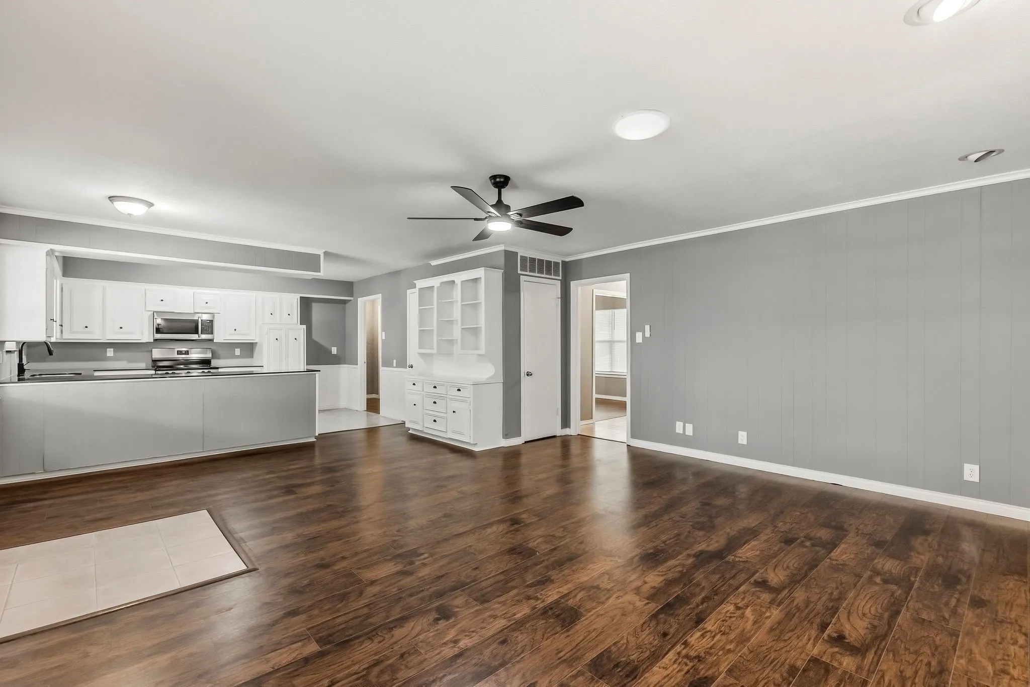 Single Family Residence For Sale in Hunt County , 6307 Villa Fontana Street, Greenville, Texas 75402, 3 Bedroom, 2 Bathroom, 2 Garage spaces, 3,144 Sqft, built in 1965, mls#21250773, Real Estate Agent in Greenville, Homes For Sale in Hunt county, Homes For Sale in Greenville, Realtor in Greenville Texas, Real Estate Brokerage Independent Realty Texas, Luminita Cordes Realtor