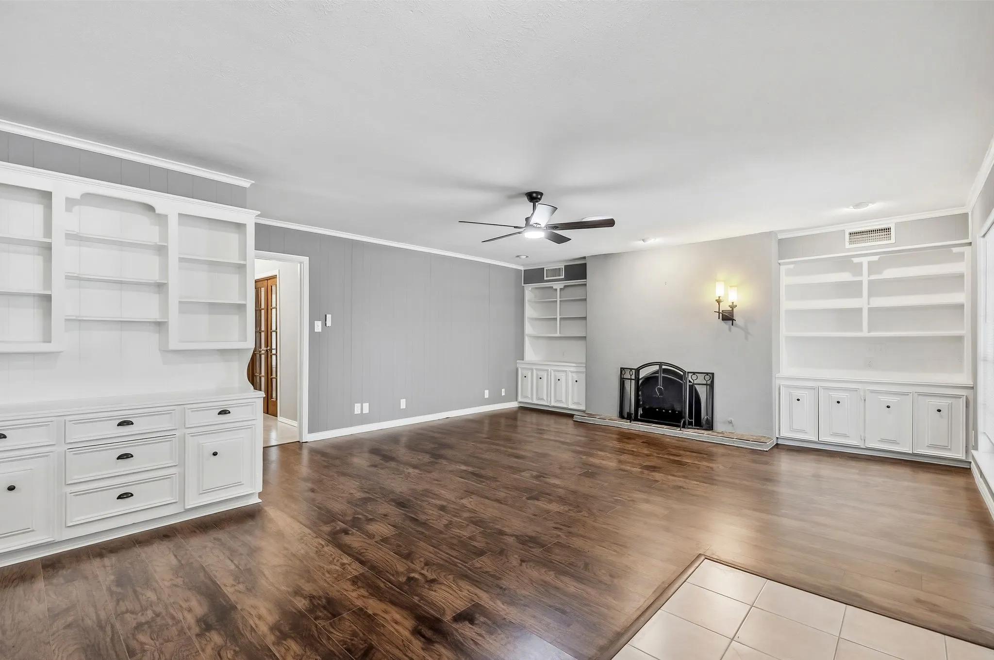 BUILT IN HUTCH IN BREAKFAST AREA