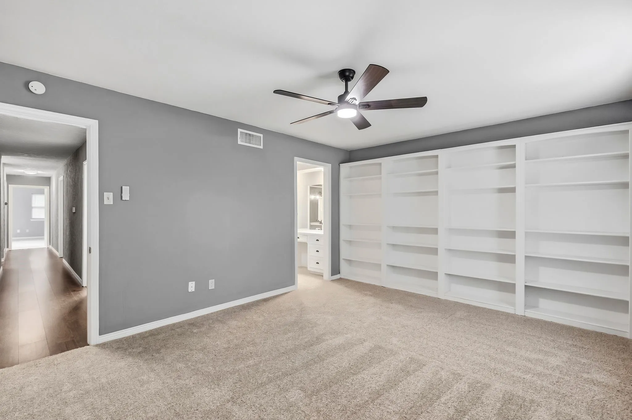 Single Family Residence For Sale in Hunt County , 6307 Villa Fontana Street, Greenville, Texas 75402, 3 Bedroom, 2 Bathroom, 2 Garage spaces, 3,144 Sqft, built in 1965, mls#21250773, Real Estate Agent in Greenville, Homes For Sale in Hunt county, Homes For Sale in Greenville, Realtor in Greenville Texas, Real Estate Brokerage Independent Realty Texas, Luminita Cordes Realtor
