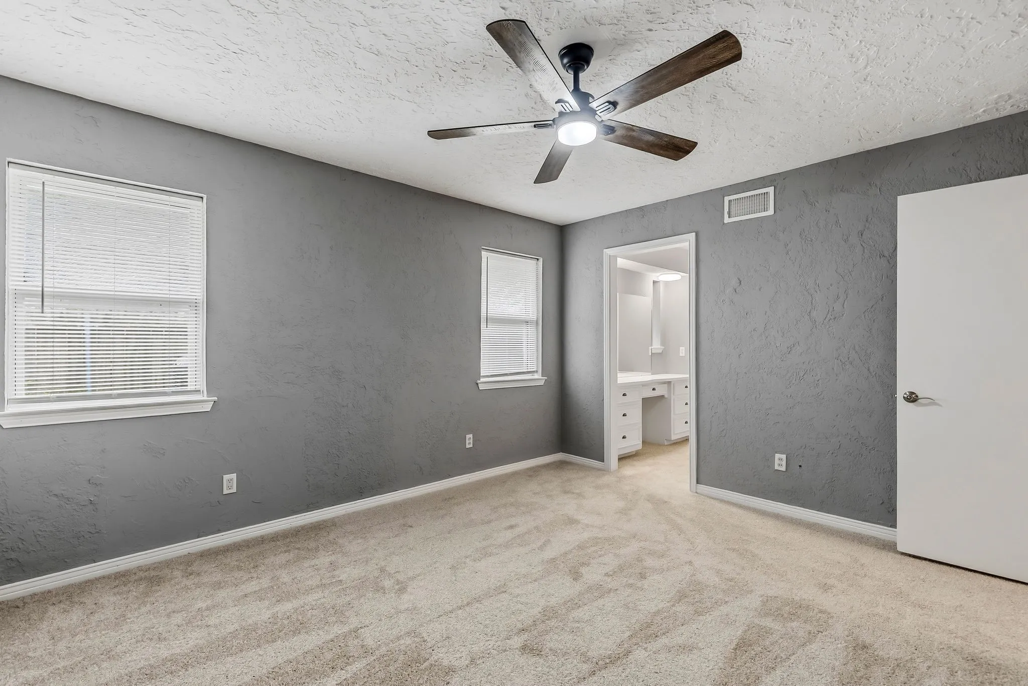 Single Family Residence For Sale in Hunt County , 6307 Villa Fontana Street, Greenville, Texas 75402, 3 Bedroom, 2 Bathroom, 2 Garage spaces, 3,144 Sqft, built in 1965, mls#21250773, Real Estate Agent in Greenville, Homes For Sale in Hunt county, Homes For Sale in Greenville, Realtor in Greenville Texas, Real Estate Brokerage Independent Realty Texas, Luminita Cordes Realtor