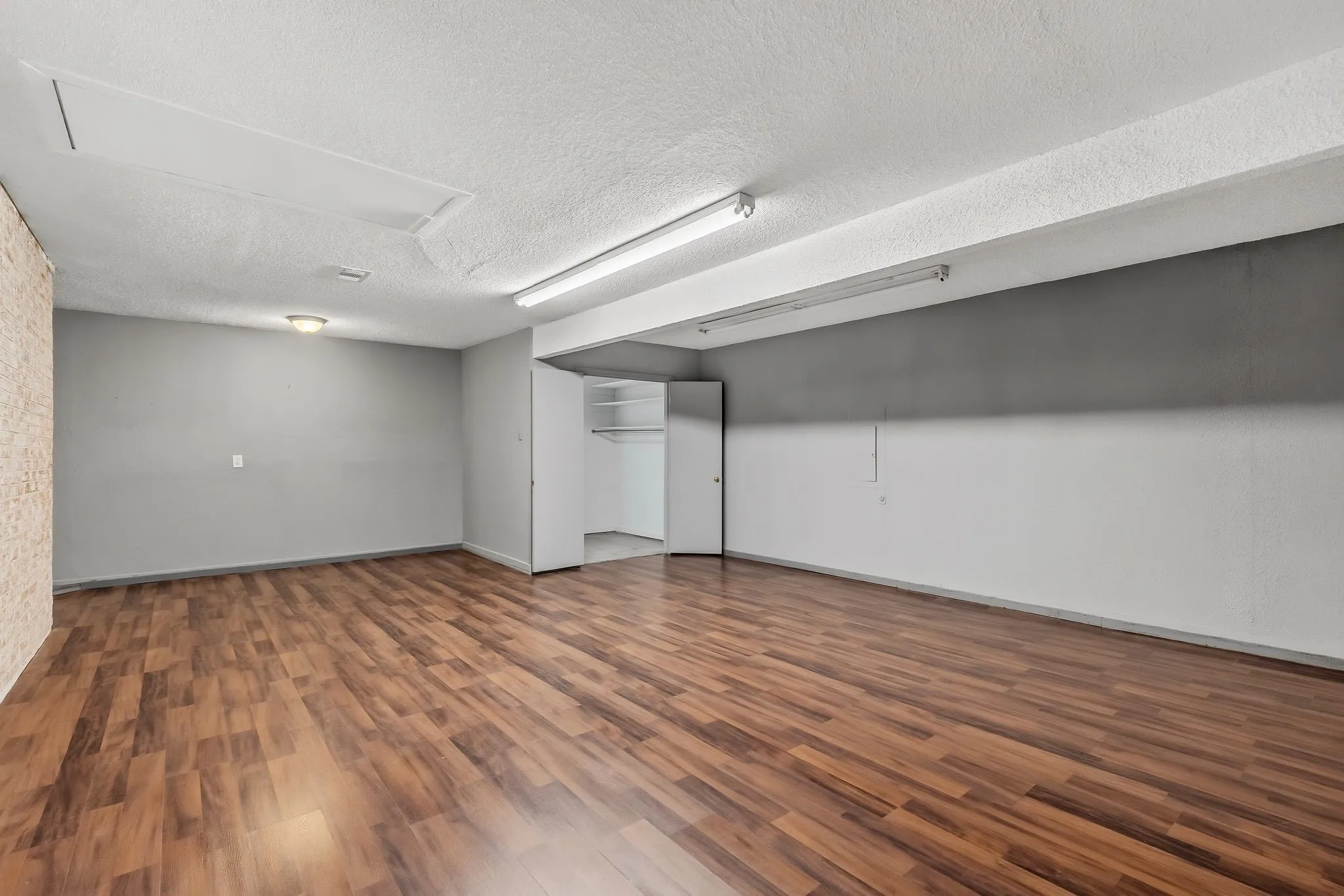 HUGE BONUS ROOM!COUR
