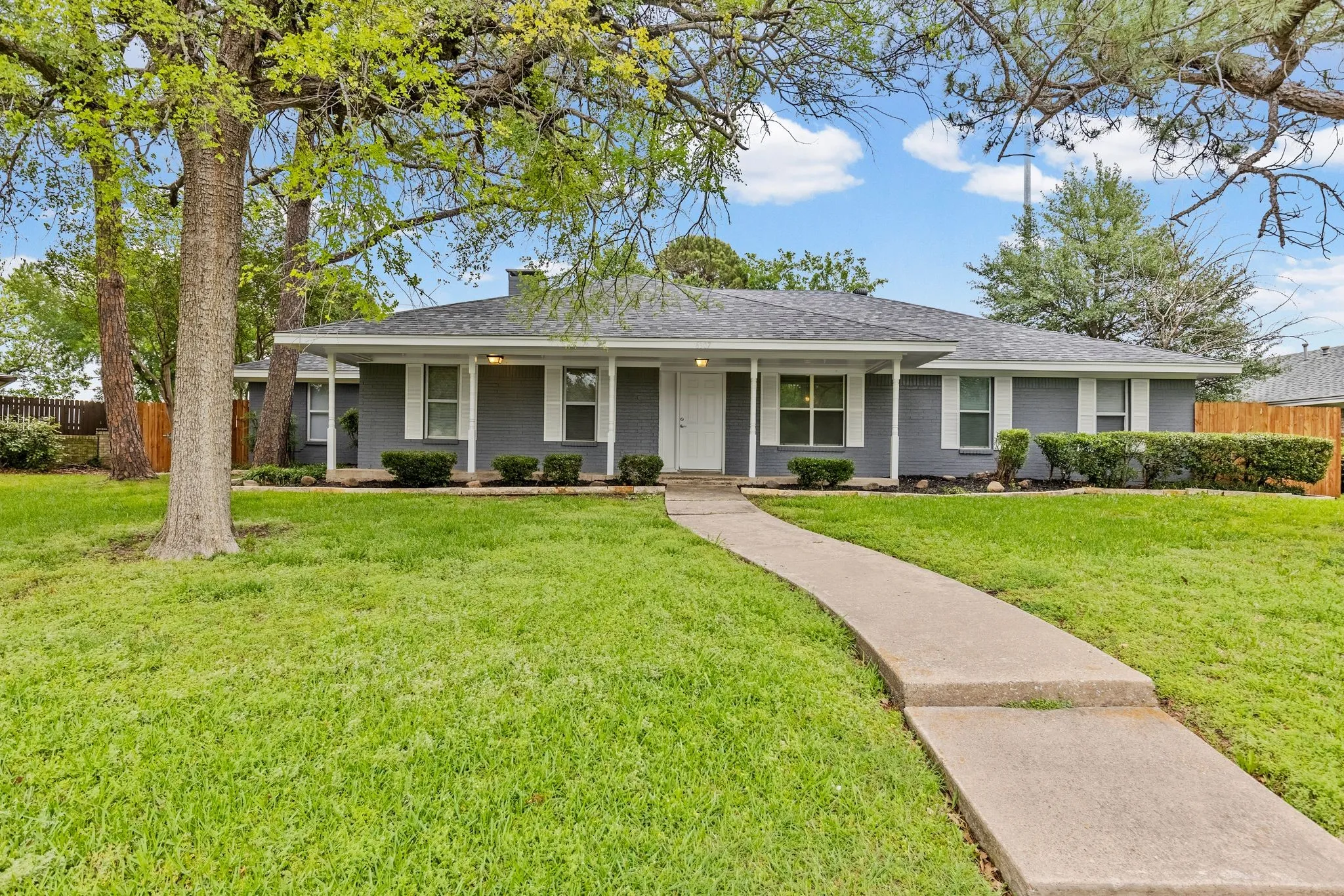 Single Family Residence For Sale in Hunt County , 6307 Villa Fontana Street, Greenville, Texas 75402, 3 Bedroom, 2 Bathroom, 2 Garage spaces, 3,144 Sqft, built in 1965, mls#21250773, Real Estate Agent in Greenville, Homes For Sale in Hunt county, Homes For Sale in Greenville, Realtor in Greenville Texas, Real Estate Brokerage Independent Realty Texas, Luminita Cordes Realtor