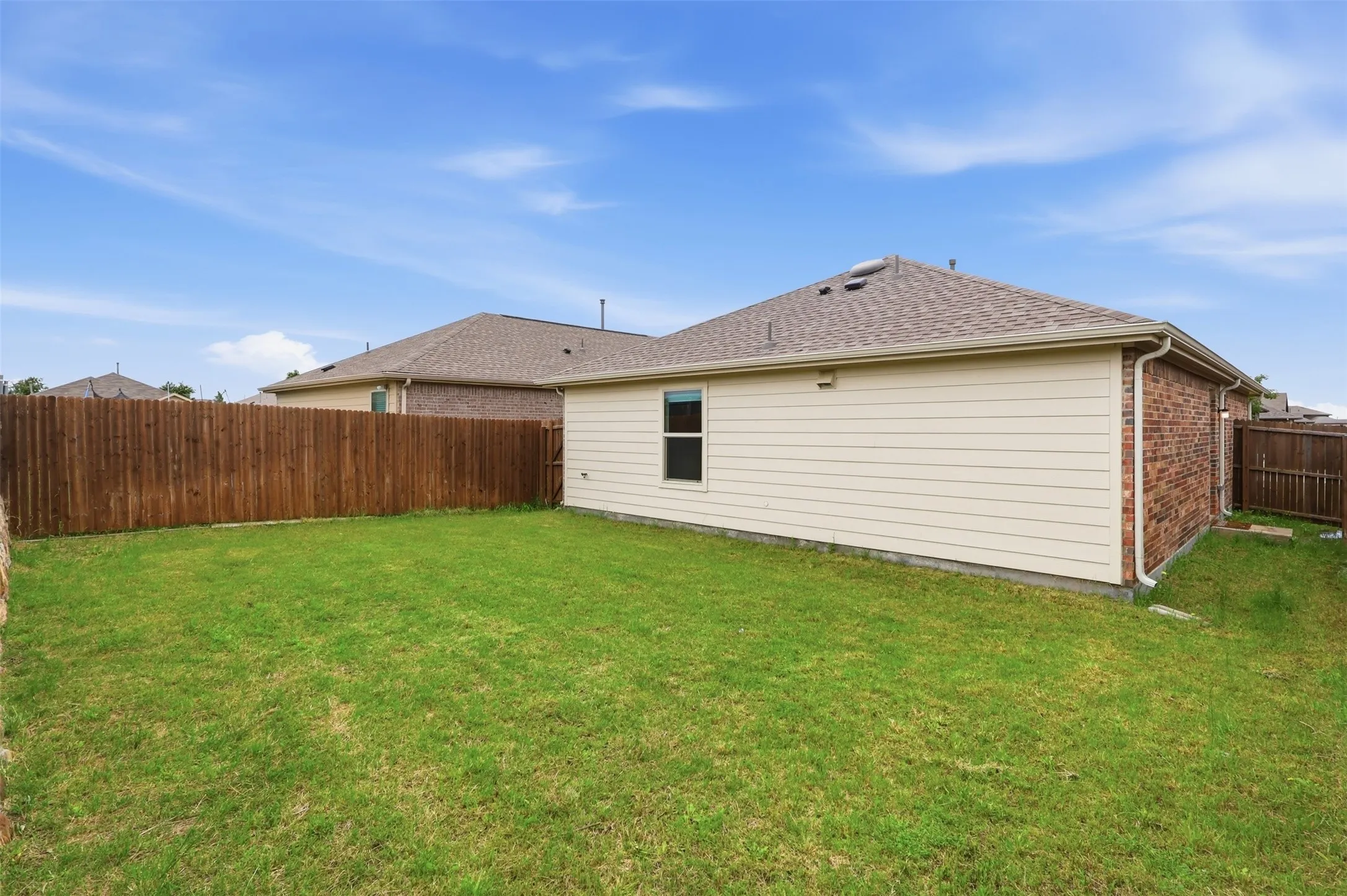 Single Family Residence For Sale in Kaufman County , 2804 Highgarden Trail, Crandall, Texas 75114, 3 Bedroom, 2 Bathroom, 2 Garage spaces, 1,320 Sqft, built in 2020, mls#21250764, Real Estate Agent in Crandall, Homes For Sale in Kaufman county, Homes For Sale in Crandall, Realtor in Crandall Texas, Real Estate Brokerage Independent Realty Texas, Luminita Cordes Realtor