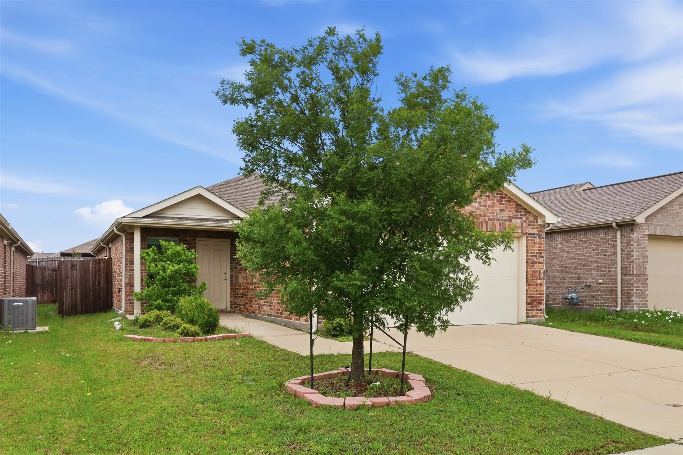 Single Family Residence For Sale in Kaufman County , 2804 Highgarden Trail, Crandall, Texas 75114, 3 Bedroom, 2 Bathroom, 2 Garage spaces, 1,320 Sqft, built in 2020, mls#21250764, Real Estate Agent in Crandall, Homes For Sale in Kaufman county, Homes For Sale in Crandall, Realtor in Crandall Texas, Real Estate Brokerage Independent Realty Texas, Luminita Cordes Realtor