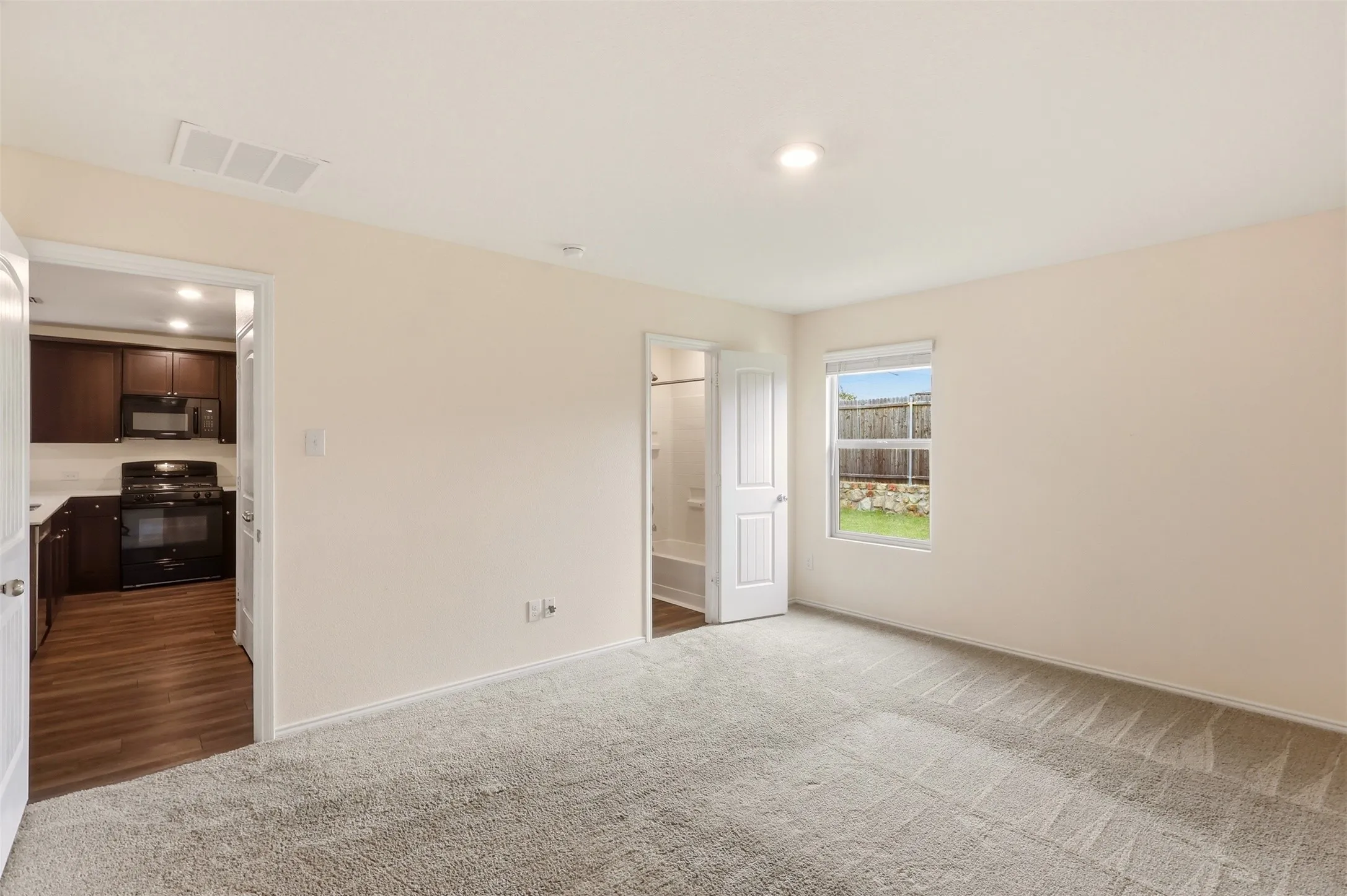 Single Family Residence For Sale in Kaufman County , 2804 Highgarden Trail, Crandall, Texas 75114, 3 Bedroom, 2 Bathroom, 2 Garage spaces, 1,320 Sqft, built in 2020, mls#21250764, Real Estate Agent in Crandall, Homes For Sale in Kaufman county, Homes For Sale in Crandall, Realtor in Crandall Texas, Real Estate Brokerage Independent Realty Texas, Luminita Cordes Realtor
