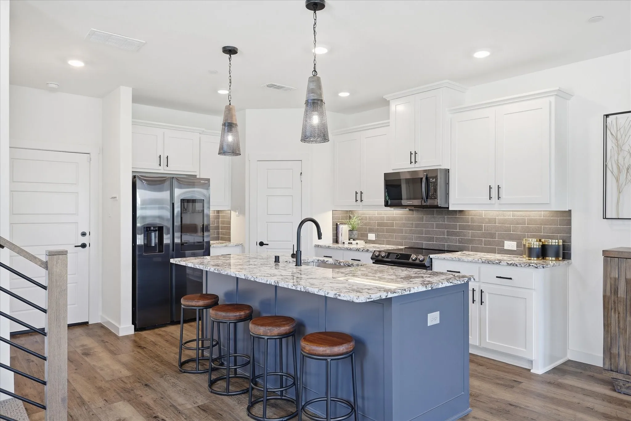 Upgraded appliances and fixtures