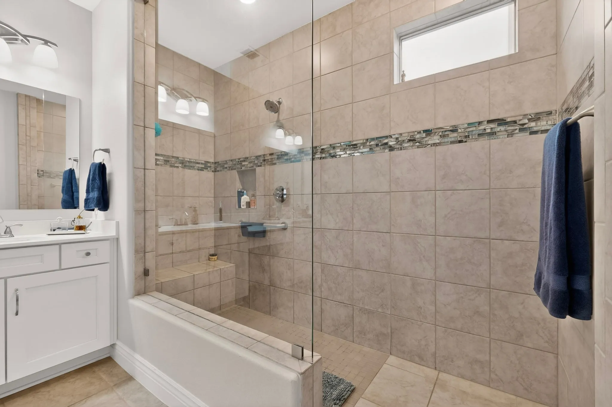Single Family Residence For Sale in Denton County , 8008 American Way, Denton, Texas 76207, 3 Bedroom, 4 Bathroom, 3 Garage spaces, 3,269 Sqft, built in 2020, Preowned, mls#21249357, Real Estate Agent in Denton, Homes For Sale in Denton county, Homes For Sale in Denton, Realtor in Denton Texas, Real Estate Brokerage Independent Realty Texas, Luminita Cordes Realtor