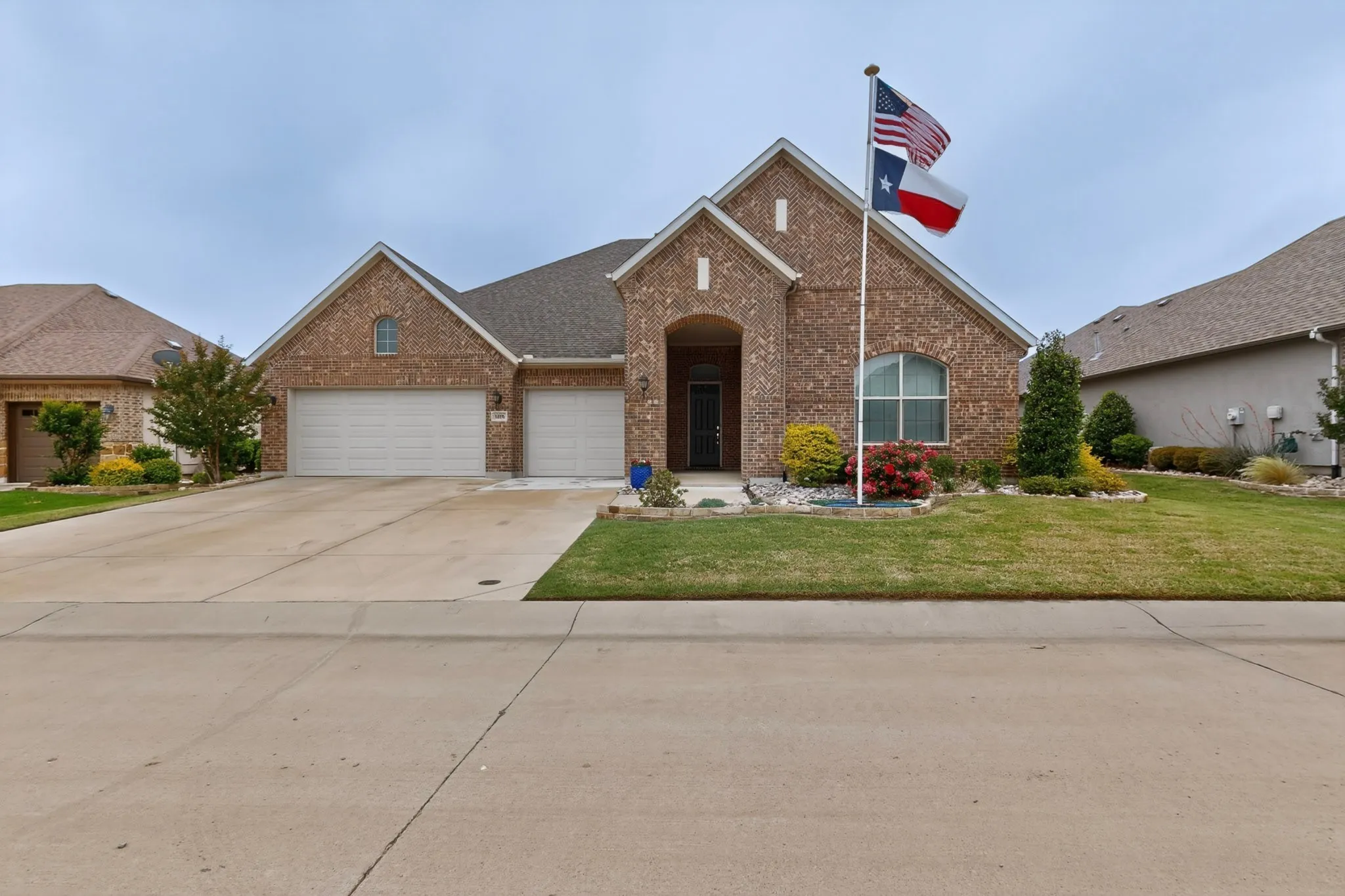 Single Family Residence For Sale in Denton County , 8008 American Way, Denton, Texas 76207, 3 Bedroom, 4 Bathroom, 3 Garage spaces, 3,269 Sqft, built in 2020, Preowned, mls#21249357, Real Estate Agent in Denton, Homes For Sale in Denton county, Homes For Sale in Denton, Realtor in Denton Texas, Real Estate Brokerage Independent Realty Texas, Luminita Cordes Realtor