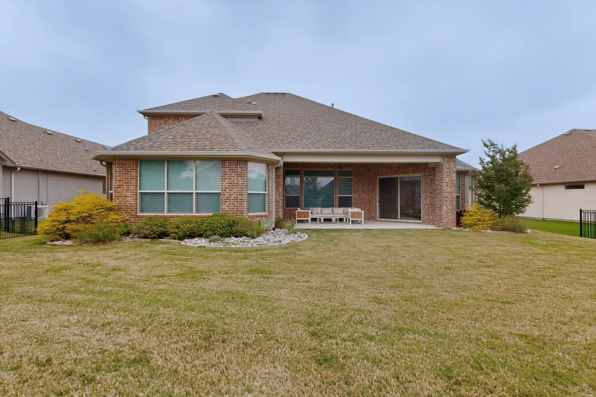 Single Family Residence For Sale in Denton County , 8008 American Way, Denton, Texas 76207, 3 Bedroom, 4 Bathroom, 3 Garage spaces, 3,269 Sqft, built in 2020, Preowned, mls#21249357, Real Estate Agent in Denton, Homes For Sale in Denton county, Homes For Sale in Denton, Realtor in Denton Texas, Real Estate Brokerage Independent Realty Texas, Luminita Cordes Realtor