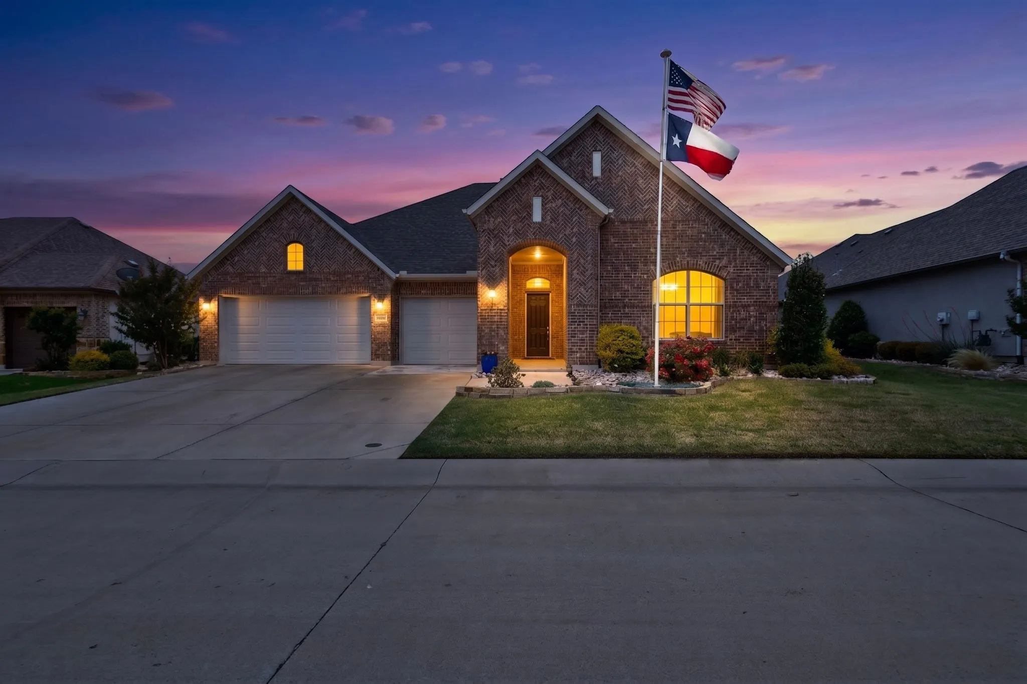 Single Family Residence For Sale in Denton County , 8008 American Way, Denton, Texas 76207, 3 Bedroom, 4 Bathroom, 3 Garage spaces, 3,269 Sqft, built in 2020, Preowned, mls#21249357, Real Estate Agent in Denton, Homes For Sale in Denton county, Homes For Sale in Denton, Realtor in Denton Texas, Real Estate Brokerage Independent Realty Texas, Luminita Cordes Realtor