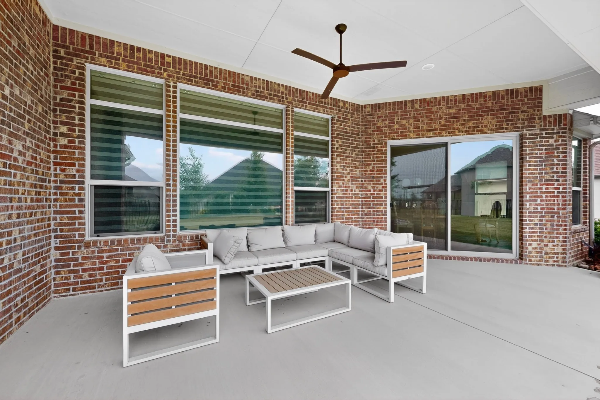 Single Family Residence For Sale in Denton County , 8008 American Way, Denton, Texas 76207, 3 Bedroom, 4 Bathroom, 3 Garage spaces, 3,269 Sqft, built in 2020, Preowned, mls#21249357, Real Estate Agent in Denton, Homes For Sale in Denton county, Homes For Sale in Denton, Realtor in Denton Texas, Real Estate Brokerage Independent Realty Texas, Luminita Cordes Realtor
