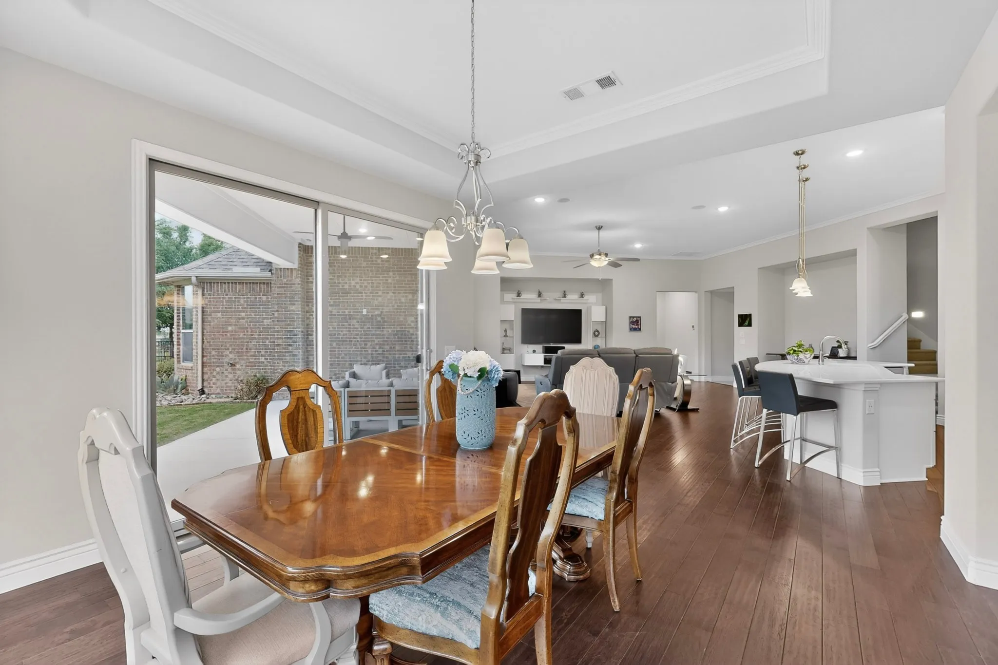 Single Family Residence For Sale in Denton County , 8008 American Way, Denton, Texas 76207, 3 Bedroom, 4 Bathroom, 3 Garage spaces, 3,269 Sqft, built in 2020, Preowned, mls#21249357, Real Estate Agent in Denton, Homes For Sale in Denton county, Homes For Sale in Denton, Realtor in Denton Texas, Real Estate Brokerage Independent Realty Texas, Luminita Cordes Realtor