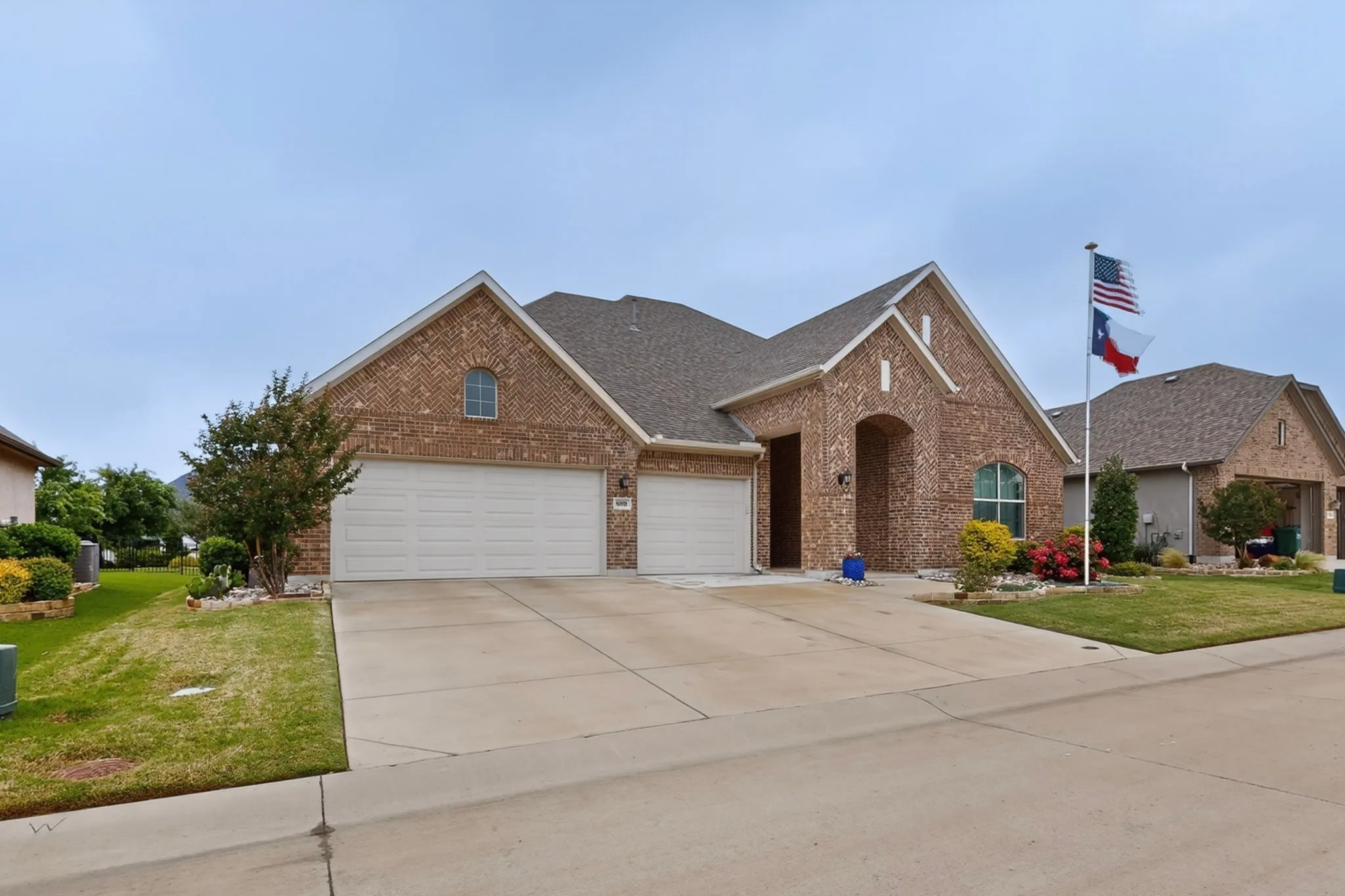 Single Family Residence For Sale in Denton County , 8008 American Way, Denton, Texas 76207, 3 Bedroom, 4 Bathroom, 3 Garage spaces, 3,269 Sqft, built in 2020, Preowned, mls#21249357, Real Estate Agent in Denton, Homes For Sale in Denton county, Homes For Sale in Denton, Realtor in Denton Texas, Real Estate Brokerage Independent Realty Texas, Luminita Cordes Realtor