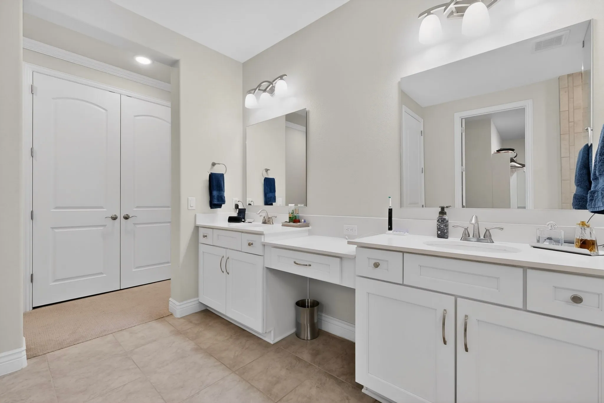 Single Family Residence For Sale in Denton County , 8008 American Way, Denton, Texas 76207, 3 Bedroom, 4 Bathroom, 3 Garage spaces, 3,269 Sqft, built in 2020, Preowned, mls#21249357, Real Estate Agent in Denton, Homes For Sale in Denton county, Homes For Sale in Denton, Realtor in Denton Texas, Real Estate Brokerage Independent Realty Texas, Luminita Cordes Realtor