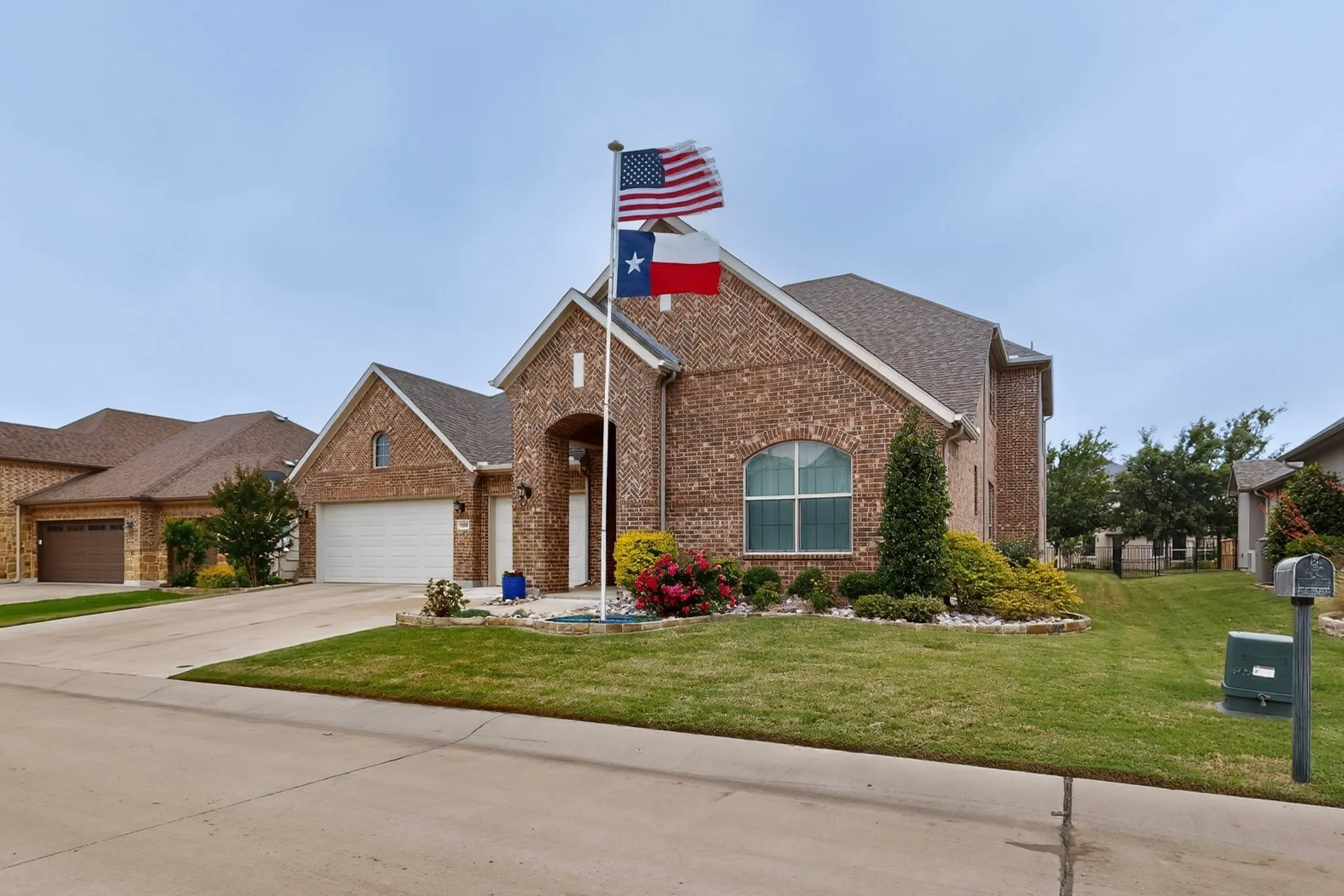 Single Family Residence For Sale in Denton County , 8008 American Way, Denton, Texas 76207, 3 Bedroom, 4 Bathroom, 3 Garage spaces, 3,269 Sqft, built in 2020, Preowned, mls#21249357, Real Estate Agent in Denton, Homes For Sale in Denton county, Homes For Sale in Denton, Realtor in Denton Texas, Real Estate Brokerage Independent Realty Texas, Luminita Cordes Realtor