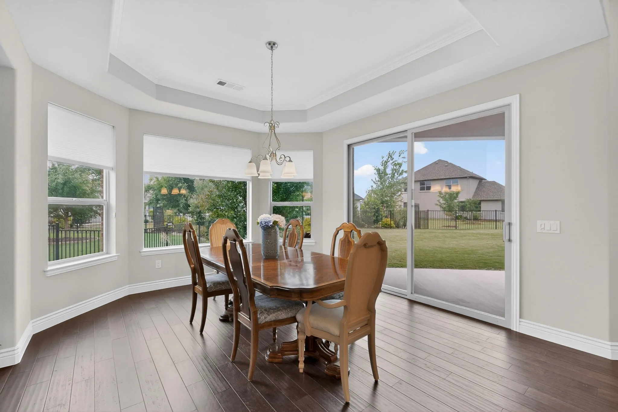 Single Family Residence For Sale in Denton County , 8008 American Way, Denton, Texas 76207, 3 Bedroom, 4 Bathroom, 3 Garage spaces, 3,269 Sqft, built in 2020, Preowned, mls#21249357, Real Estate Agent in Denton, Homes For Sale in Denton county, Homes For Sale in Denton, Realtor in Denton Texas, Real Estate Brokerage Independent Realty Texas, Luminita Cordes Realtor