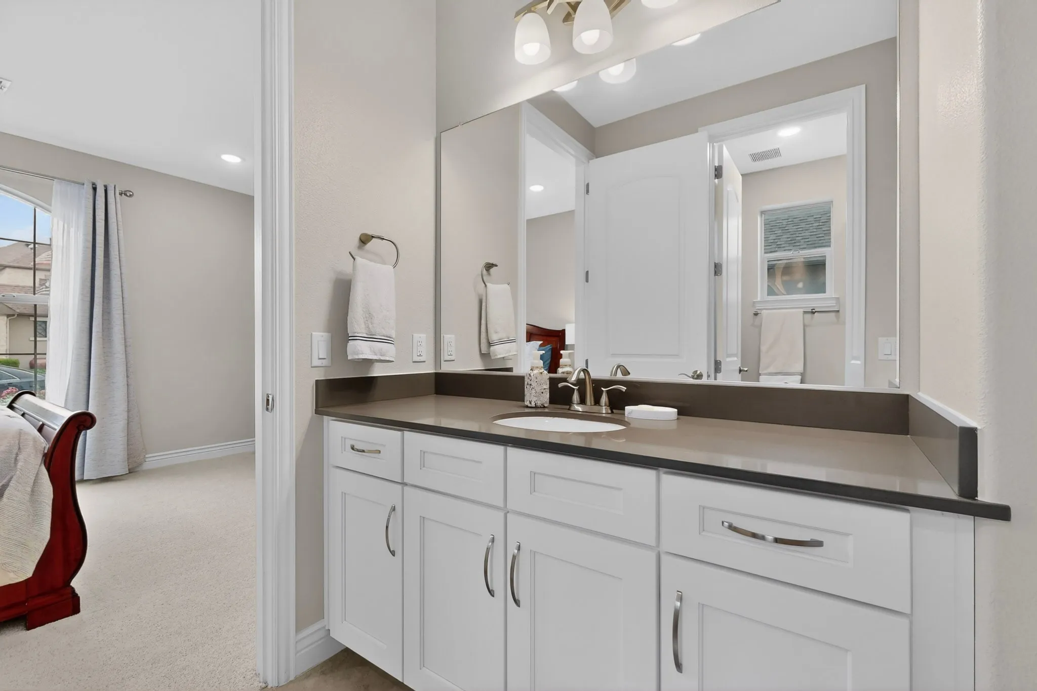 Single Family Residence For Sale in Denton County , 8008 American Way, Denton, Texas 76207, 3 Bedroom, 4 Bathroom, 3 Garage spaces, 3,269 Sqft, built in 2020, Preowned, mls#21249357, Real Estate Agent in Denton, Homes For Sale in Denton county, Homes For Sale in Denton, Realtor in Denton Texas, Real Estate Brokerage Independent Realty Texas, Luminita Cordes Realtor