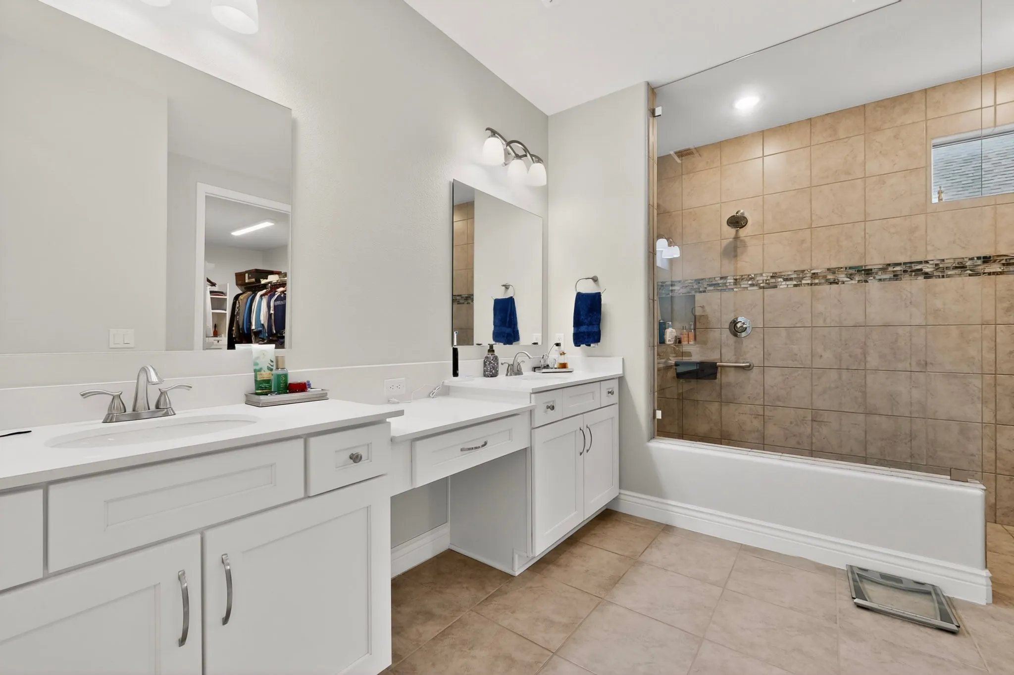Single Family Residence For Sale in Denton County , 8008 American Way, Denton, Texas 76207, 3 Bedroom, 4 Bathroom, 3 Garage spaces, 3,269 Sqft, built in 2020, Preowned, mls#21249357, Real Estate Agent in Denton, Homes For Sale in Denton county, Homes For Sale in Denton, Realtor in Denton Texas, Real Estate Brokerage Independent Realty Texas, Luminita Cordes Realtor
