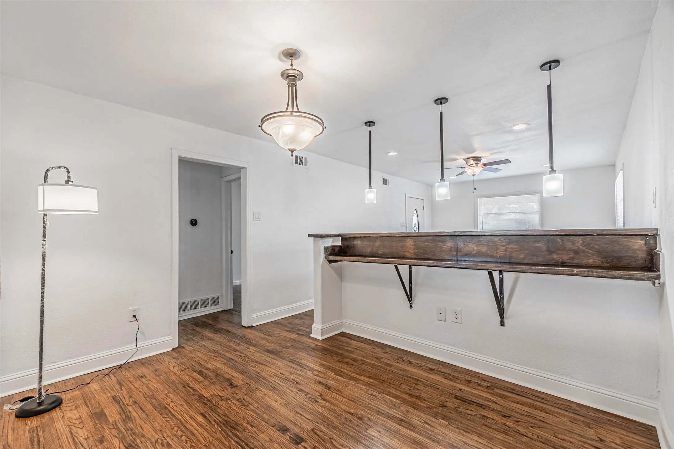 Single Family Residence For Sale in Dallas County , 11206 Tascosa Street, Dallas, Texas 75228, 3 Bedrooms, 2 Bathrooms, Garage spaces, 1,365 Sqft, built in 1952, Price $279,500, mls#21247460, Real Estate Agent in Dallas, Homes For Sale in Dallas county, Homes For Sale in Dallas, Realtor in Dallas Texas, Real Estate Brokerage Independent Realty Texas, Luminita Cordes Realtor