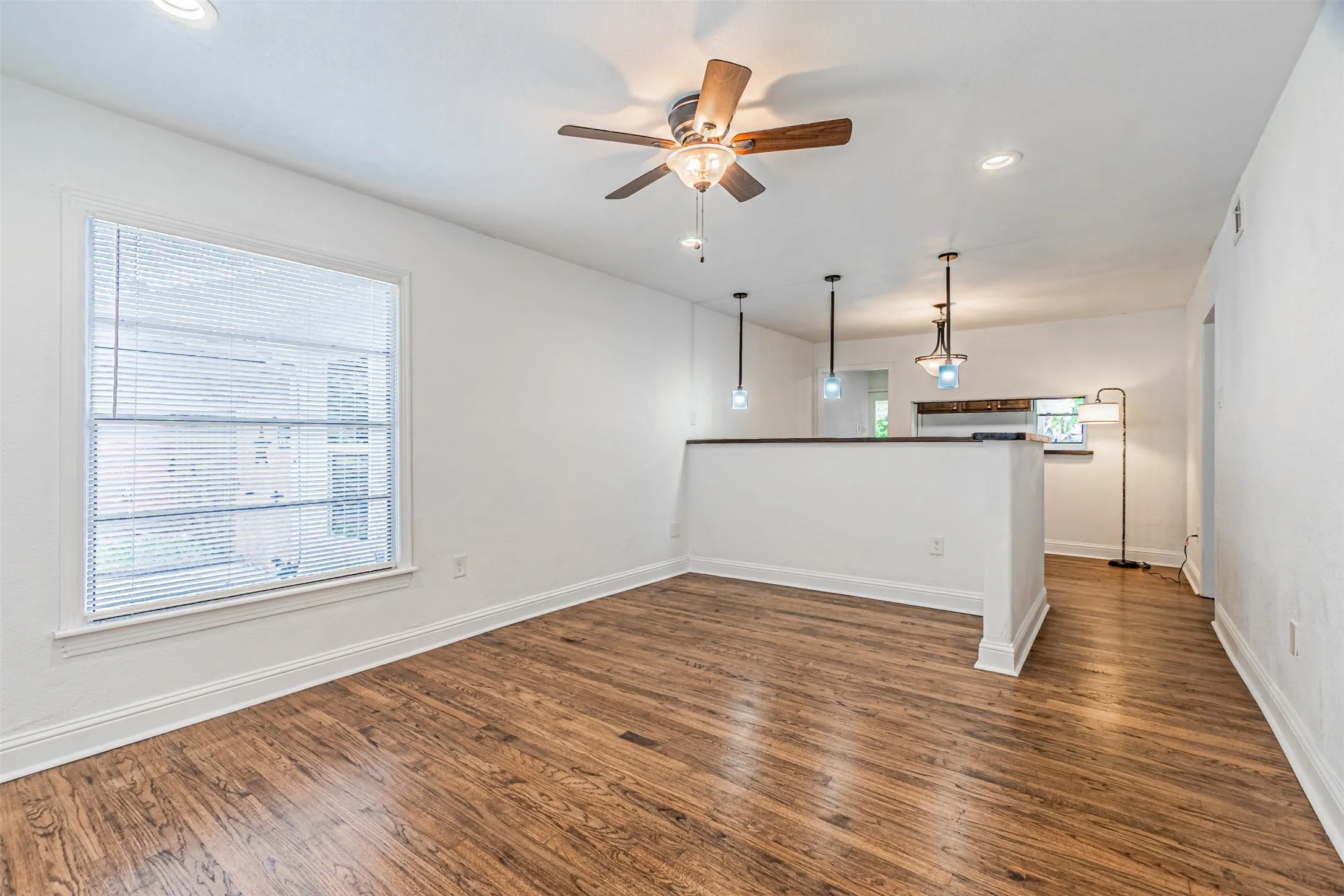 Single Family Residence For Sale in Dallas County , 11206 Tascosa Street, Dallas, Texas 75228, 3 Bedrooms, 2 Bathrooms, Garage spaces, 1,365 Sqft, built in 1952, Price $279,500, mls#21247460, Real Estate Agent in Dallas, Homes For Sale in Dallas county, Homes For Sale in Dallas, Realtor in Dallas Texas, Real Estate Brokerage Independent Realty Texas, Luminita Cordes Realtor