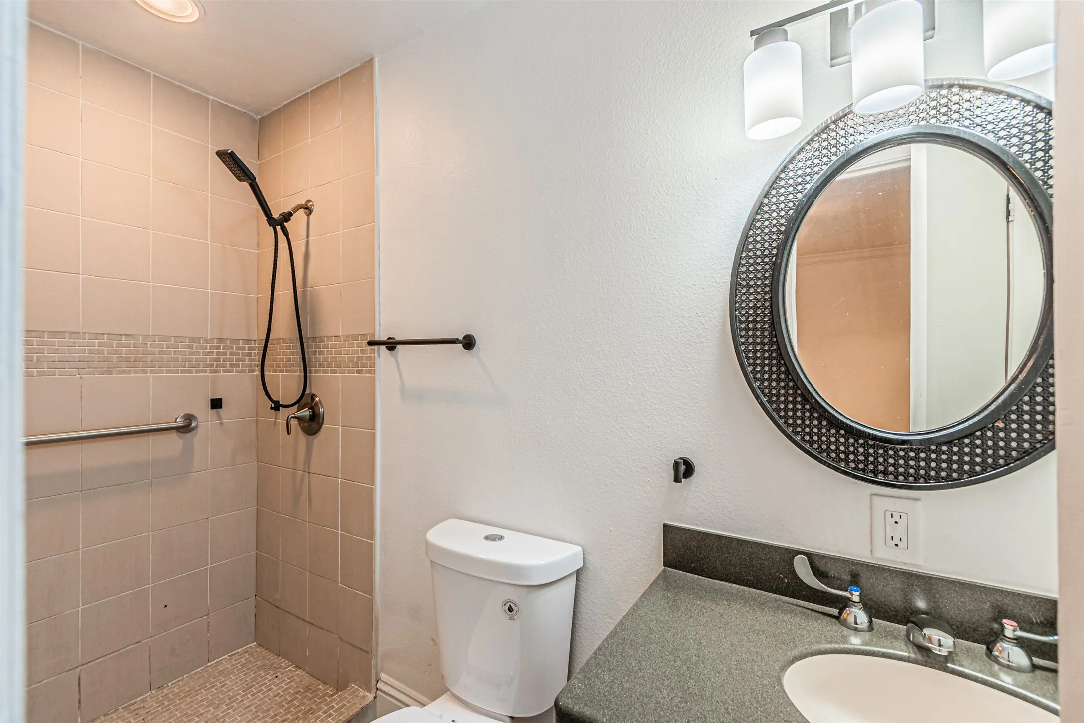 Single Family Residence For Sale in Dallas County , 11206 Tascosa Street, Dallas, Texas 75228, 3 Bedrooms, 2 Bathrooms, Garage spaces, 1,365 Sqft, built in 1952, Price $279,500, mls#21247460, Real Estate Agent in Dallas, Homes For Sale in Dallas county, Homes For Sale in Dallas, Realtor in Dallas Texas, Real Estate Brokerage Independent Realty Texas, Luminita Cordes Realtor