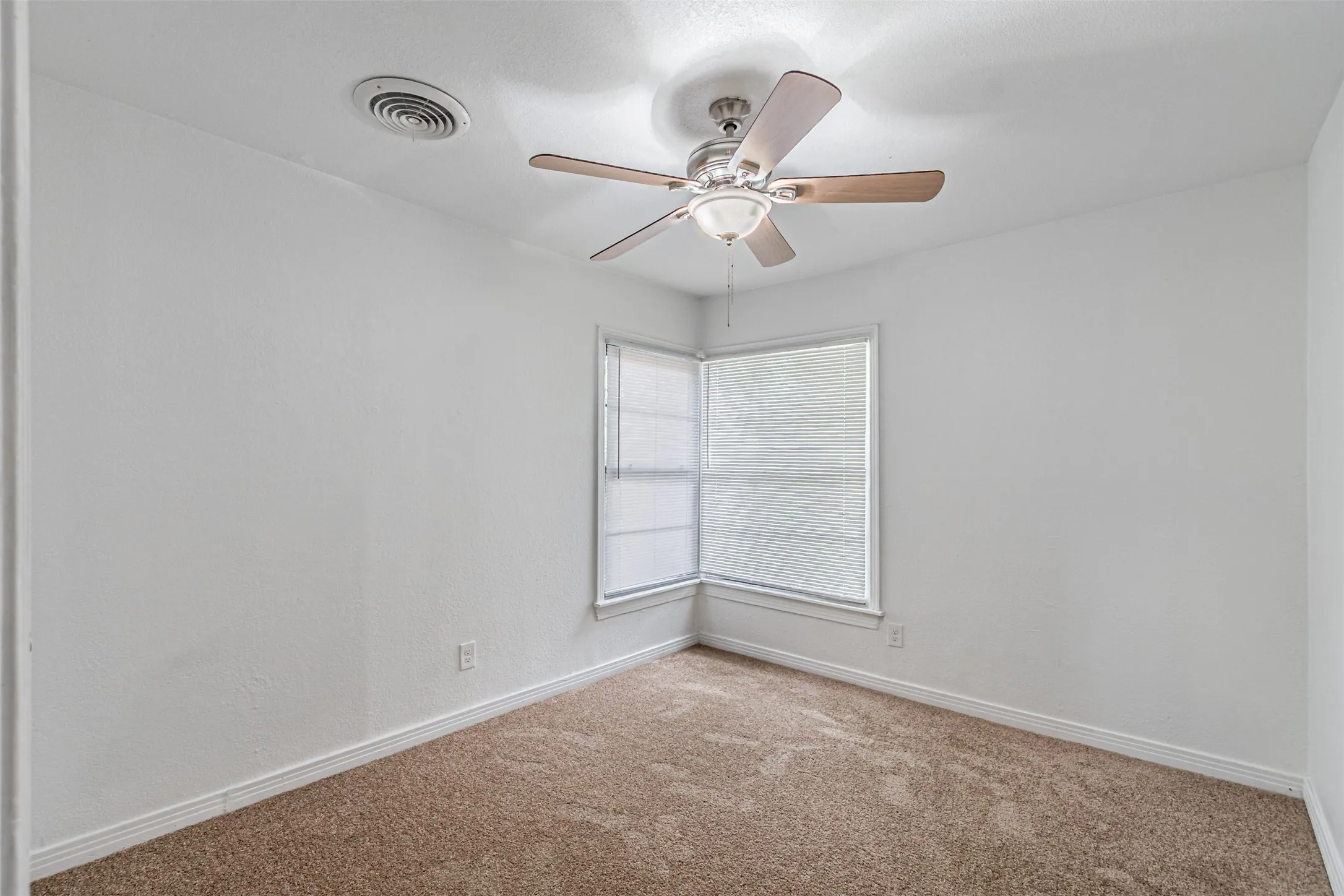 Single Family Residence For Sale in Dallas County , 11206 Tascosa Street, Dallas, Texas 75228, 3 Bedrooms, 2 Bathrooms, Garage spaces, 1,365 Sqft, built in 1952, Price $279,500, mls#21247460, Real Estate Agent in Dallas, Homes For Sale in Dallas county, Homes For Sale in Dallas, Realtor in Dallas Texas, Real Estate Brokerage Independent Realty Texas, Luminita Cordes Realtor