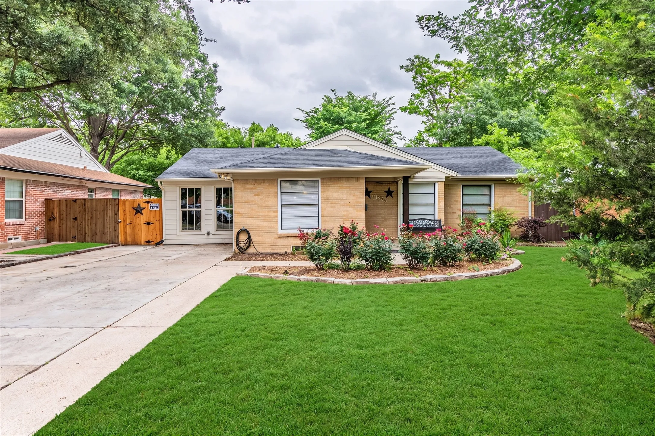 Single Family Residence For Sale in Dallas County , 11206 Tascosa Street, Dallas, Texas 75228, 3 Bedrooms, 2 Bathrooms, Garage spaces, 1,365 Sqft, built in 1952, Price $279,500, mls#21247460, Real Estate Agent in Dallas, Homes For Sale in Dallas county, Homes For Sale in Dallas, Realtor in Dallas Texas, Real Estate Brokerage Independent Realty Texas, Luminita Cordes Realtor