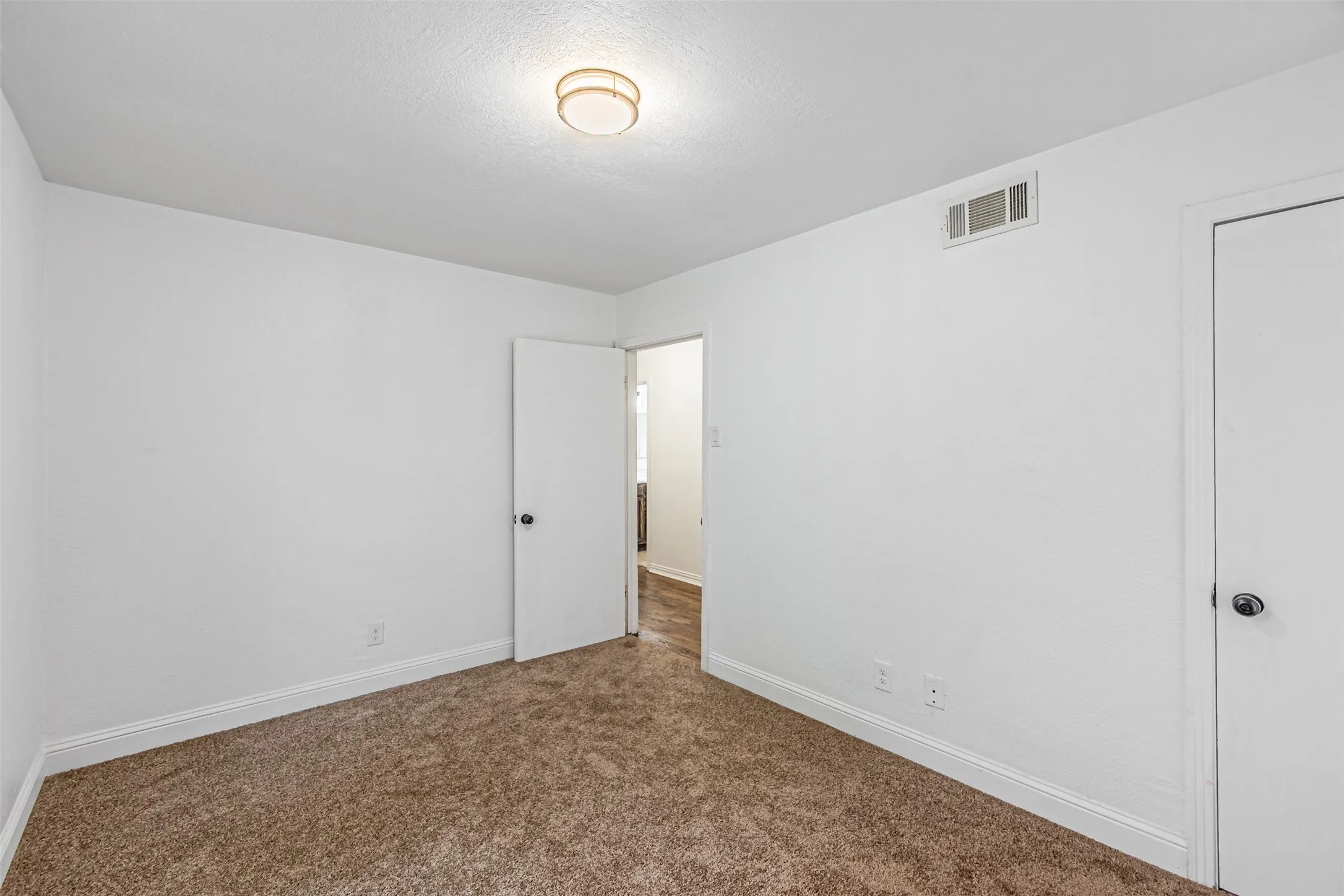 Single Family Residence For Sale in Dallas County , 11206 Tascosa Street, Dallas, Texas 75228, 3 Bedrooms, 2 Bathrooms, Garage spaces, 1,365 Sqft, built in 1952, Price $279,500, mls#21247460, Real Estate Agent in Dallas, Homes For Sale in Dallas county, Homes For Sale in Dallas, Realtor in Dallas Texas, Real Estate Brokerage Independent Realty Texas, Luminita Cordes Realtor