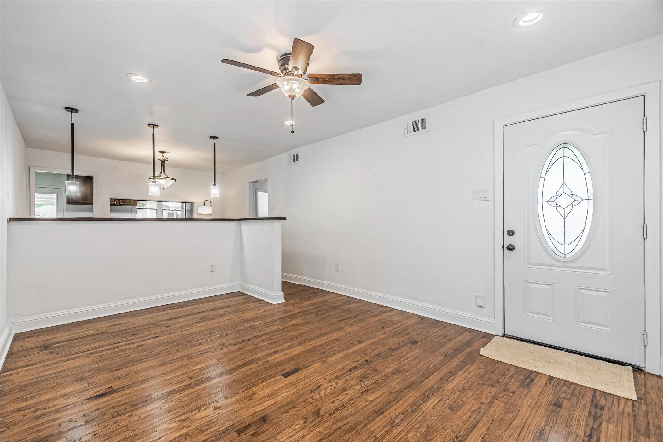 Single Family Residence For Sale in Dallas County , 11206 Tascosa Street, Dallas, Texas 75228, 3 Bedrooms, 2 Bathrooms, Garage spaces, 1,365 Sqft, built in 1952, Price $279,500, mls#21247460, Real Estate Agent in Dallas, Homes For Sale in Dallas county, Homes For Sale in Dallas, Realtor in Dallas Texas, Real Estate Brokerage Independent Realty Texas, Luminita Cordes Realtor