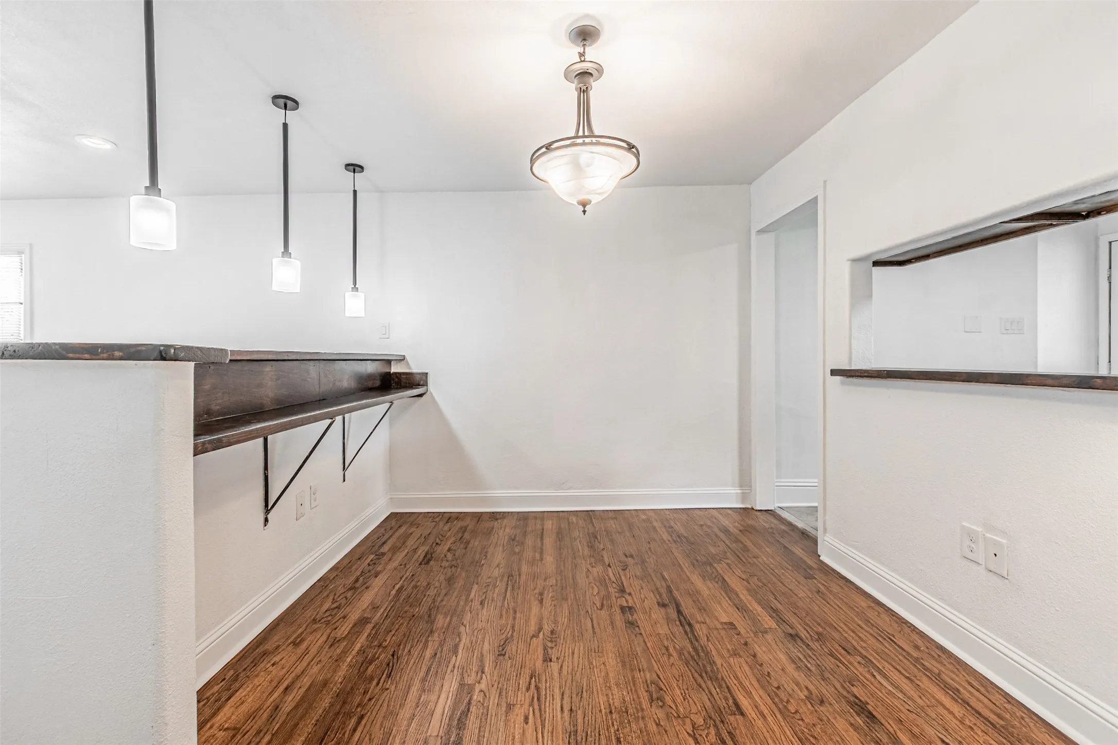 Single Family Residence For Sale in Dallas County , 11206 Tascosa Street, Dallas, Texas 75228, 3 Bedrooms, 2 Bathrooms, Garage spaces, 1,365 Sqft, built in 1952, Price $279,500, mls#21247460, Real Estate Agent in Dallas, Homes For Sale in Dallas county, Homes For Sale in Dallas, Realtor in Dallas Texas, Real Estate Brokerage Independent Realty Texas, Luminita Cordes Realtor