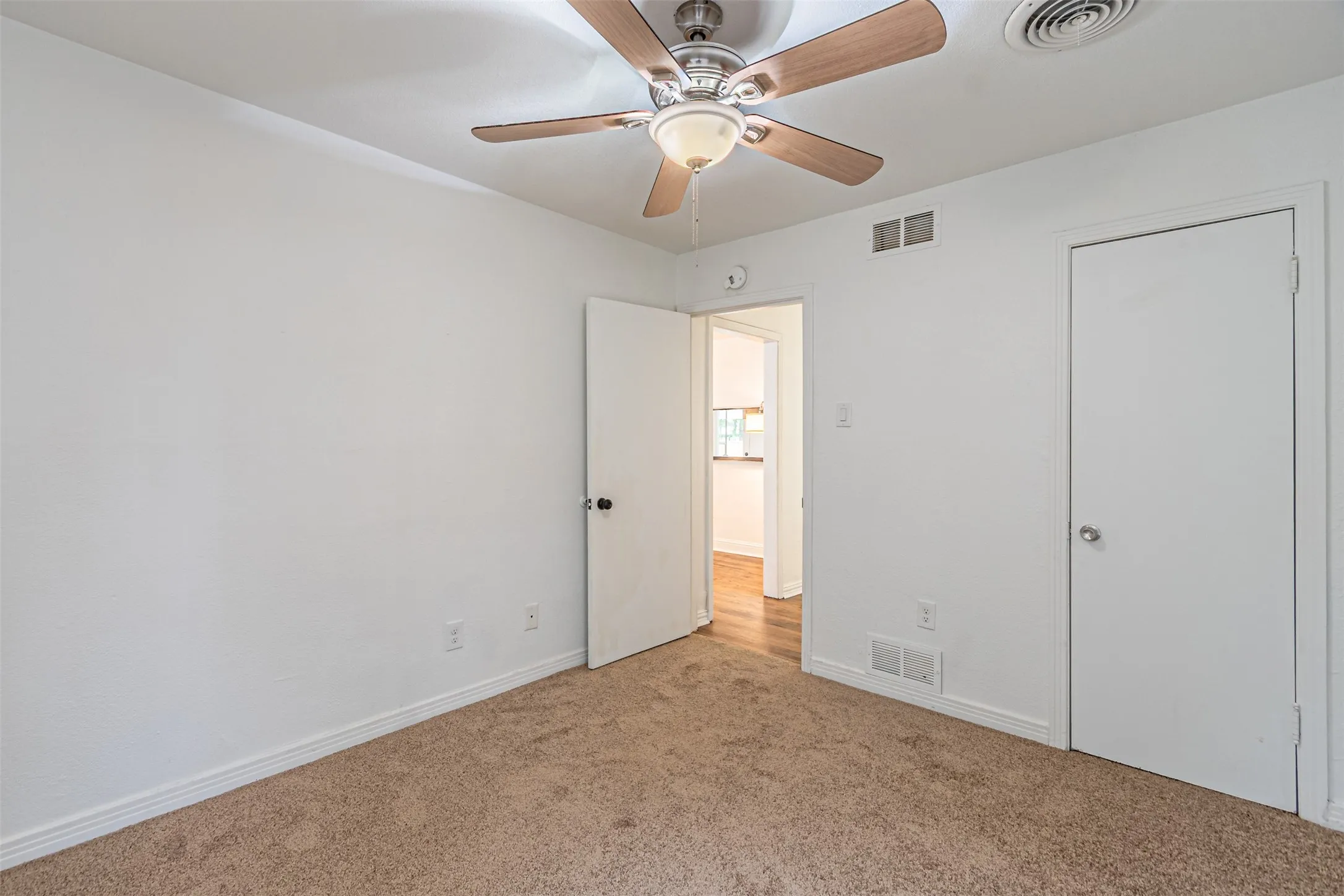 Single Family Residence For Sale in Dallas County , 11206 Tascosa Street, Dallas, Texas 75228, 3 Bedrooms, 2 Bathrooms, Garage spaces, 1,365 Sqft, built in 1952, Price $279,500, mls#21247460, Real Estate Agent in Dallas, Homes For Sale in Dallas county, Homes For Sale in Dallas, Realtor in Dallas Texas, Real Estate Brokerage Independent Realty Texas, Luminita Cordes Realtor