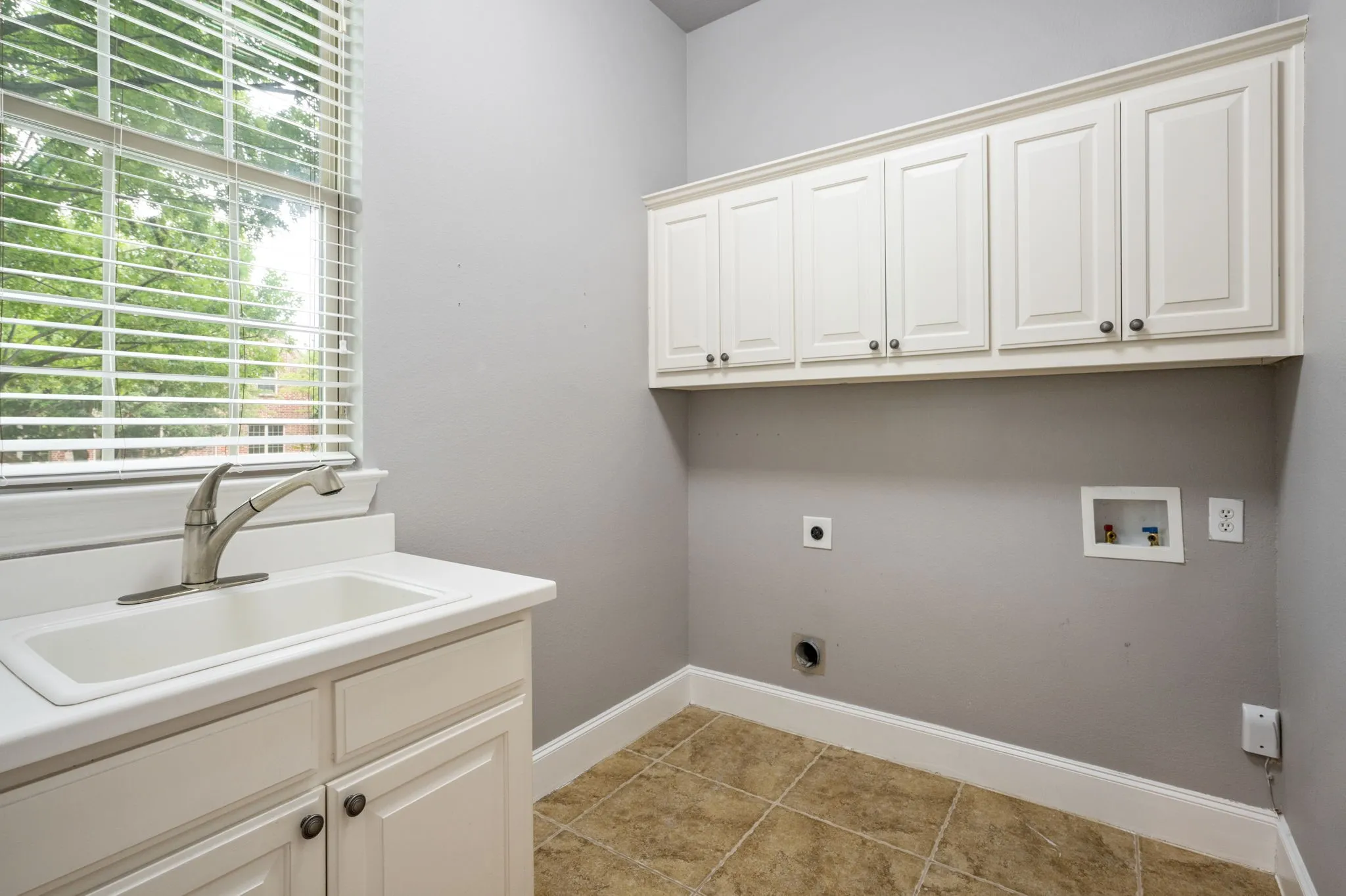 Single Family Residence For Sale in Collin County , 13696 Thornton Drive, Frisco, Texas 75035, 4 Bedroom, 4 Bathroom, 3 Garage spaces, 3,800 Sqft, built in 2011, Preowned, mls#21240692, Real Estate Agent in Frisco, Homes For Sale in Collin county, Homes For Sale in Frisco, Realtor in Frisco Texas, Real Estate Brokerage Independent Realty Texas, Luminita Cordes Realtor