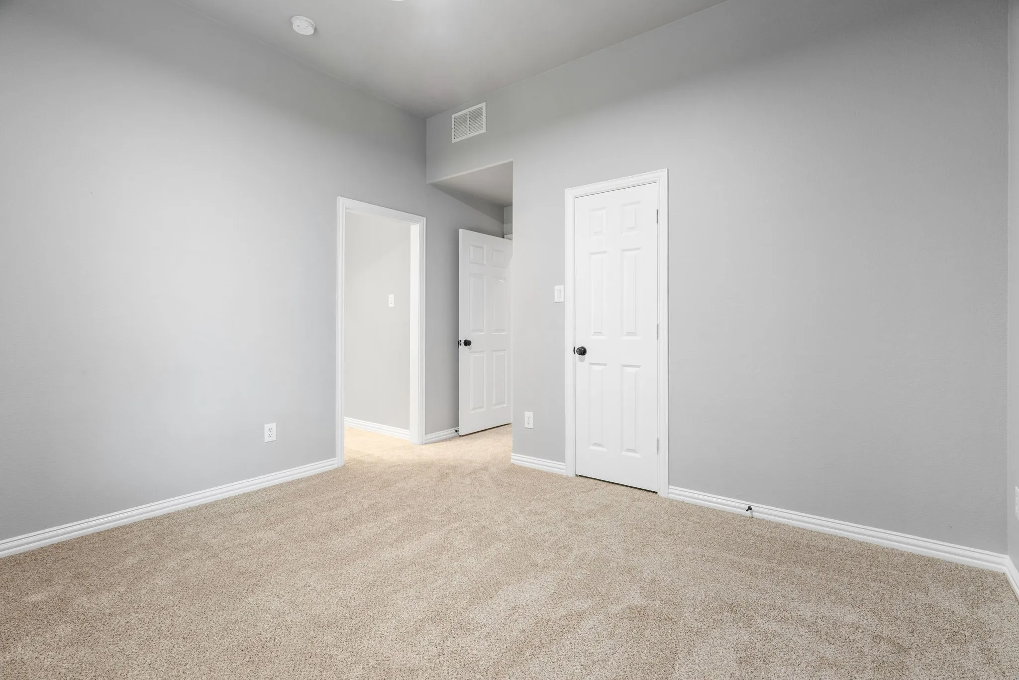 Single Family Residence For Sale in Collin County , 13696 Thornton Drive, Frisco, Texas 75035, 4 Bedroom, 4 Bathroom, 3 Garage spaces, 3,800 Sqft, built in 2011, Preowned, mls#21240692, Real Estate Agent in Frisco, Homes For Sale in Collin county, Homes For Sale in Frisco, Realtor in Frisco Texas, Real Estate Brokerage Independent Realty Texas, Luminita Cordes Realtor