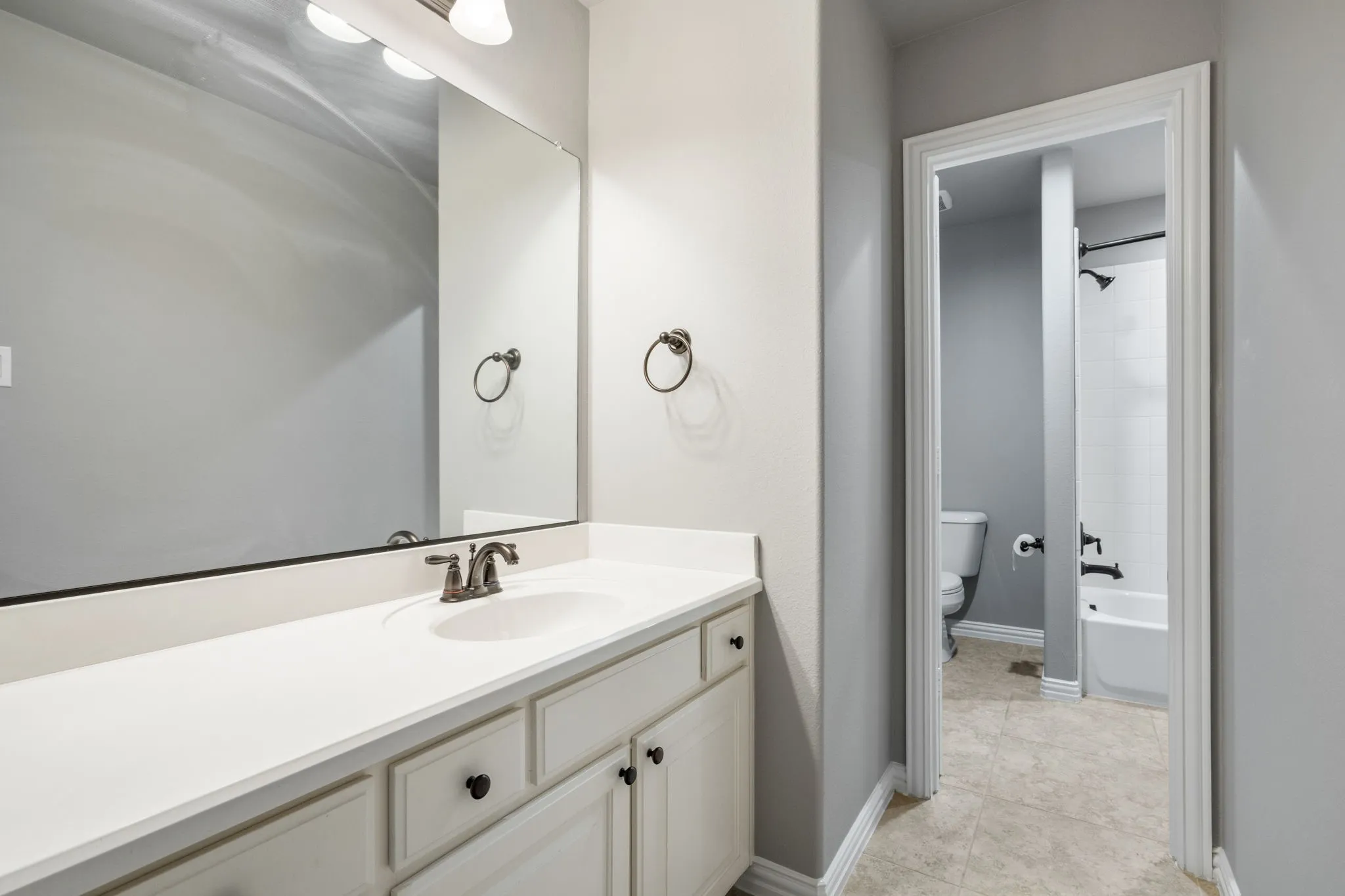 Single Family Residence For Sale in Collin County , 13696 Thornton Drive, Frisco, Texas 75035, 4 Bedroom, 4 Bathroom, 3 Garage spaces, 3,800 Sqft, built in 2011, Preowned, mls#21240692, Real Estate Agent in Frisco, Homes For Sale in Collin county, Homes For Sale in Frisco, Realtor in Frisco Texas, Real Estate Brokerage Independent Realty Texas, Luminita Cordes Realtor